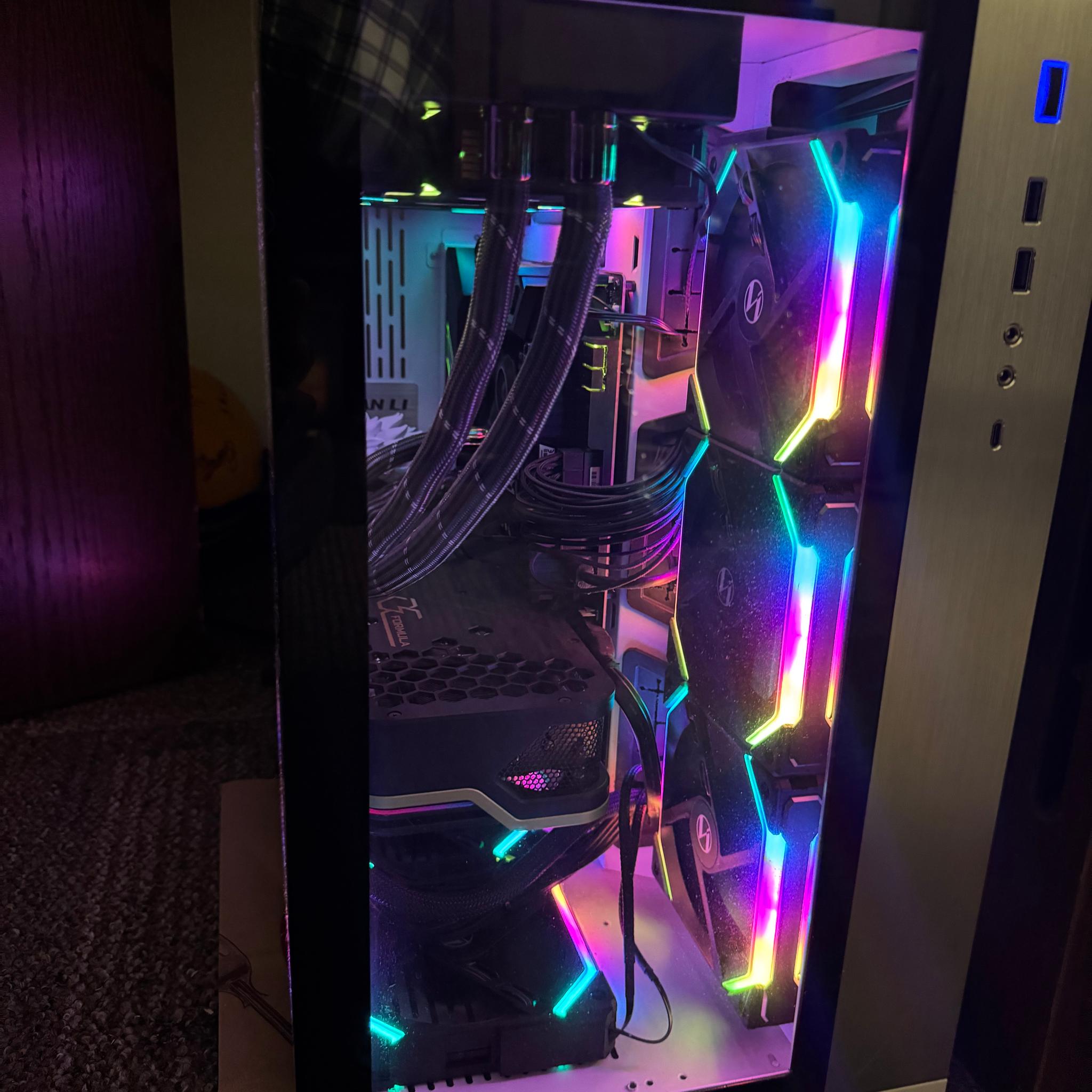 Ryzen 9 5900X | RX 6900 XT | 32GB DDR4 (3600 MT/s) | 1 TB + 250GB SSD | 850W Plat PSU | LianLi O11-D