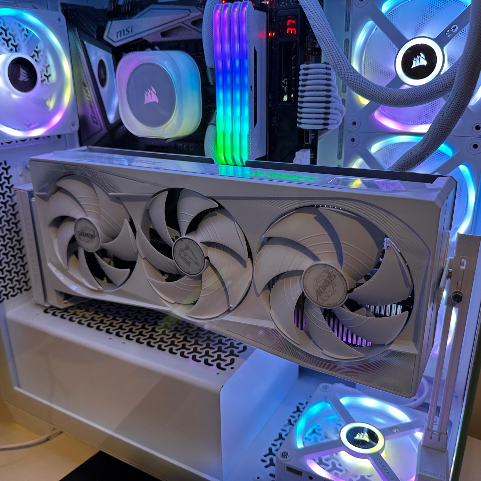 Gigabyte AORUS RTX 5080 Master Ice