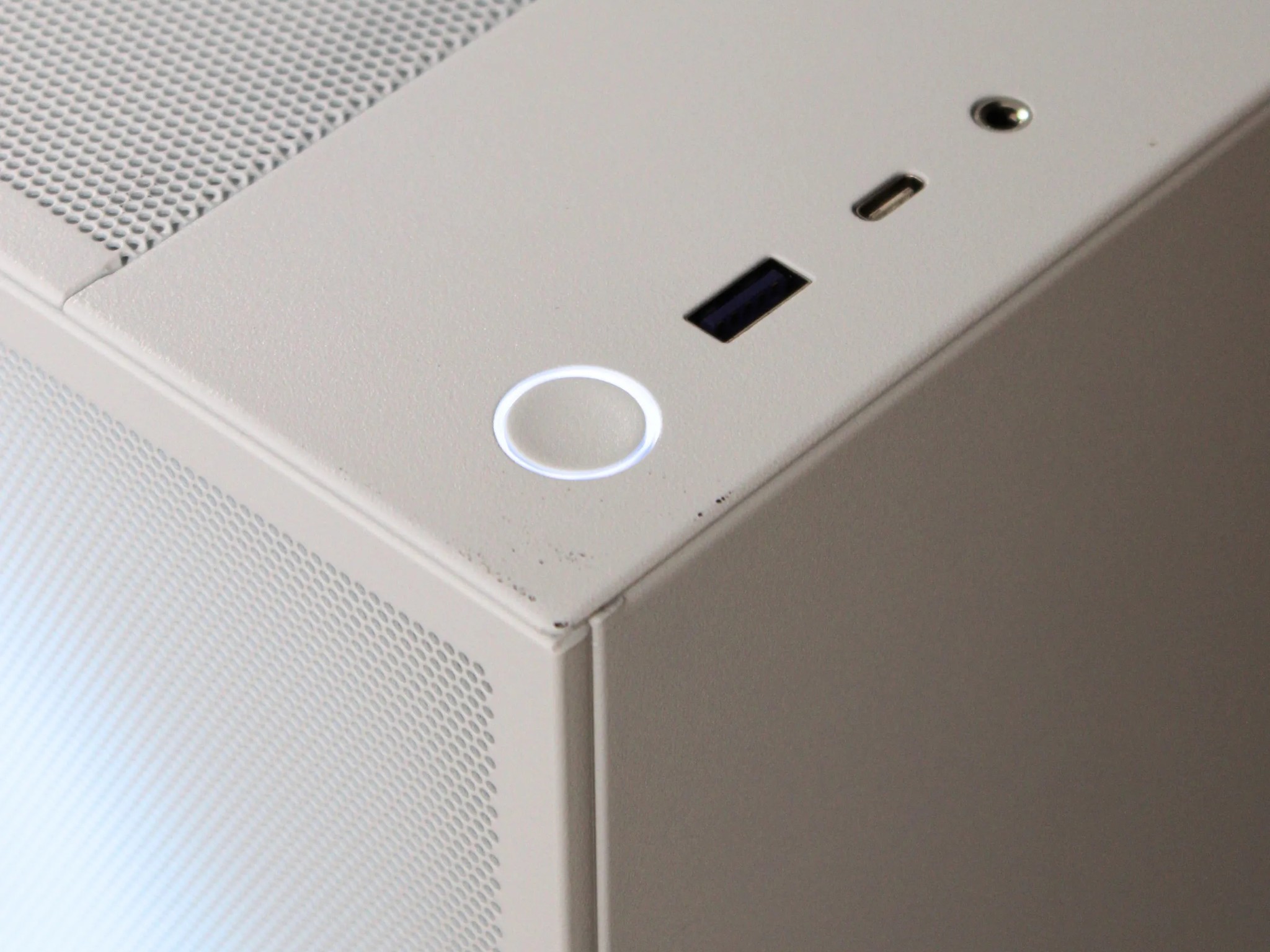 WHITE CUSTOM GAMING PC | RTX 5060 🎮 | 32GB RAM DDR5 ⚡️| Intel Core i5-12400F 🧠 |