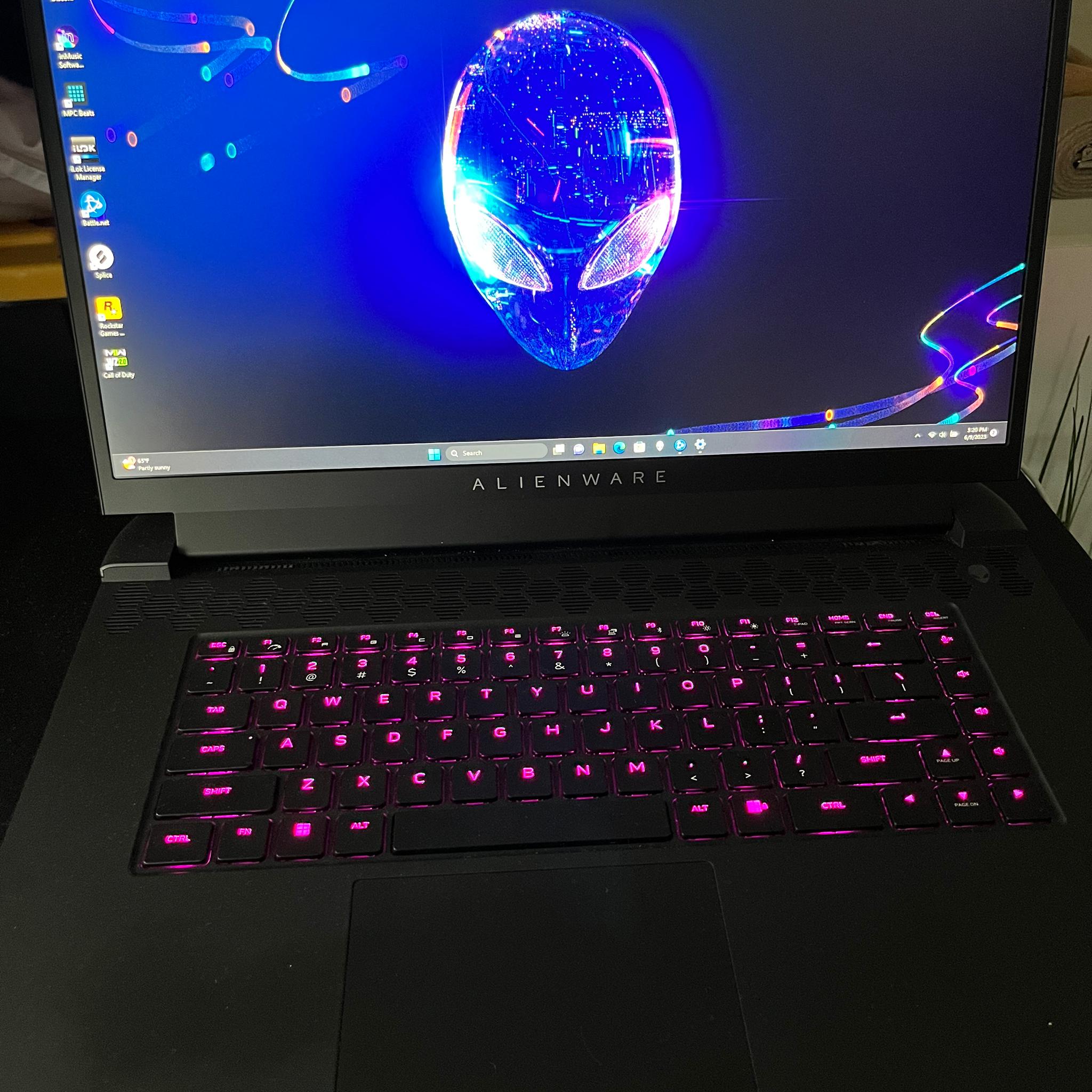 Alienware M17 R5 Ryzen 7 6800H rx6700m 1080p 165hz