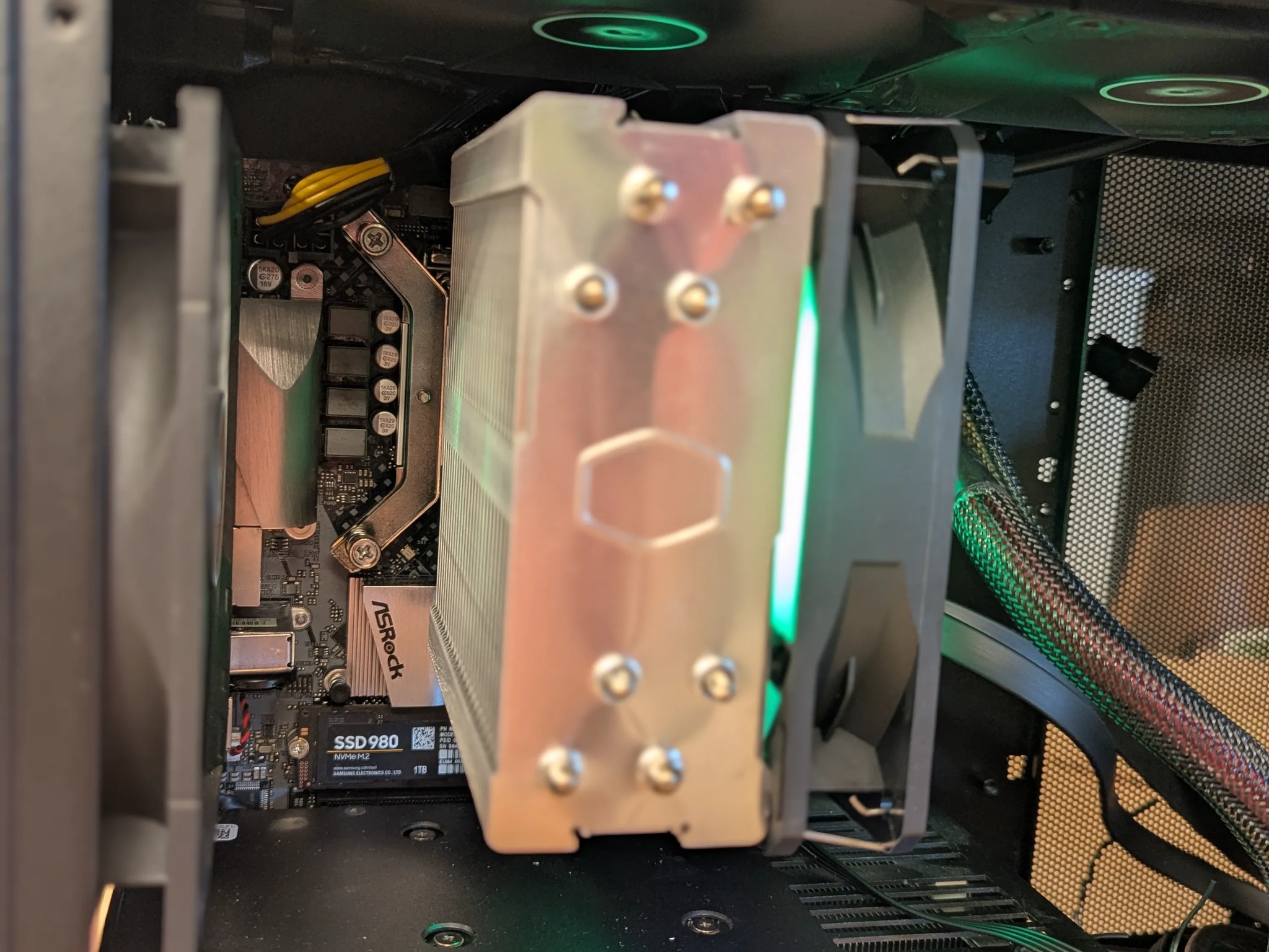 TimberTech – 3060 Ti / i5-10600KF – 16GB RAM, 1TB NVMe – Stylish Wood-Panel MicroATX