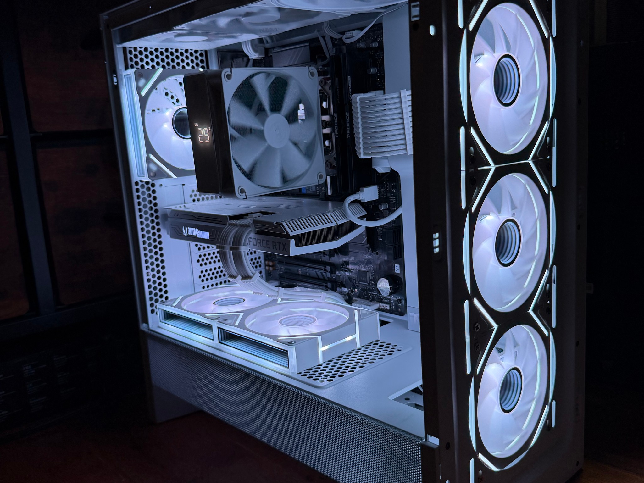 ❄️White AM5 RTX 3070 Gaming PC | Ryzen 5 8400F | WiFi | 1TB NVMe | Ready to Play ❄️