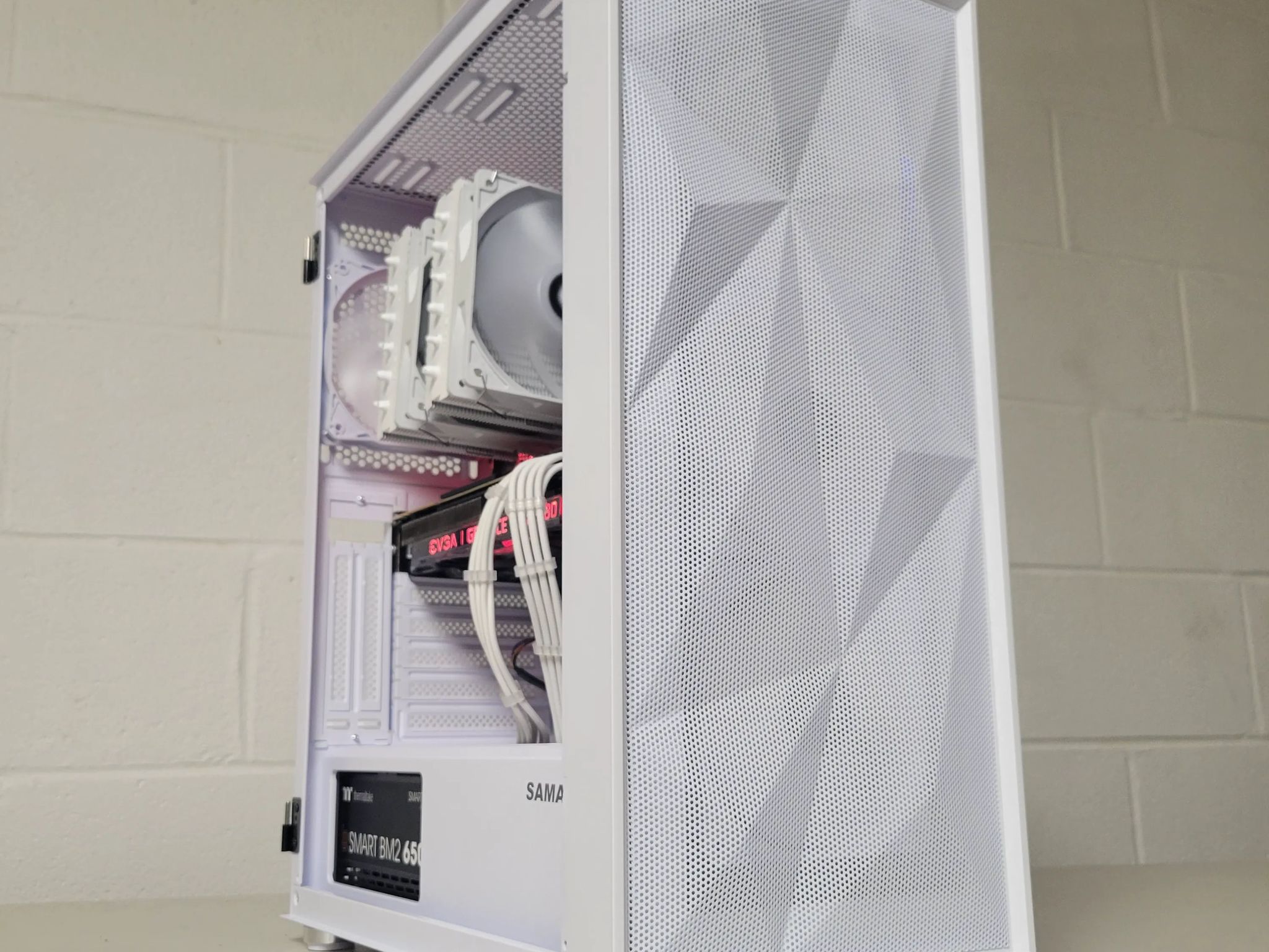 🔥🧊RTX 2080 8gb White Gaming PC🔥🧊 (Ryzen 5 5600x//RTX 2080 8gb)