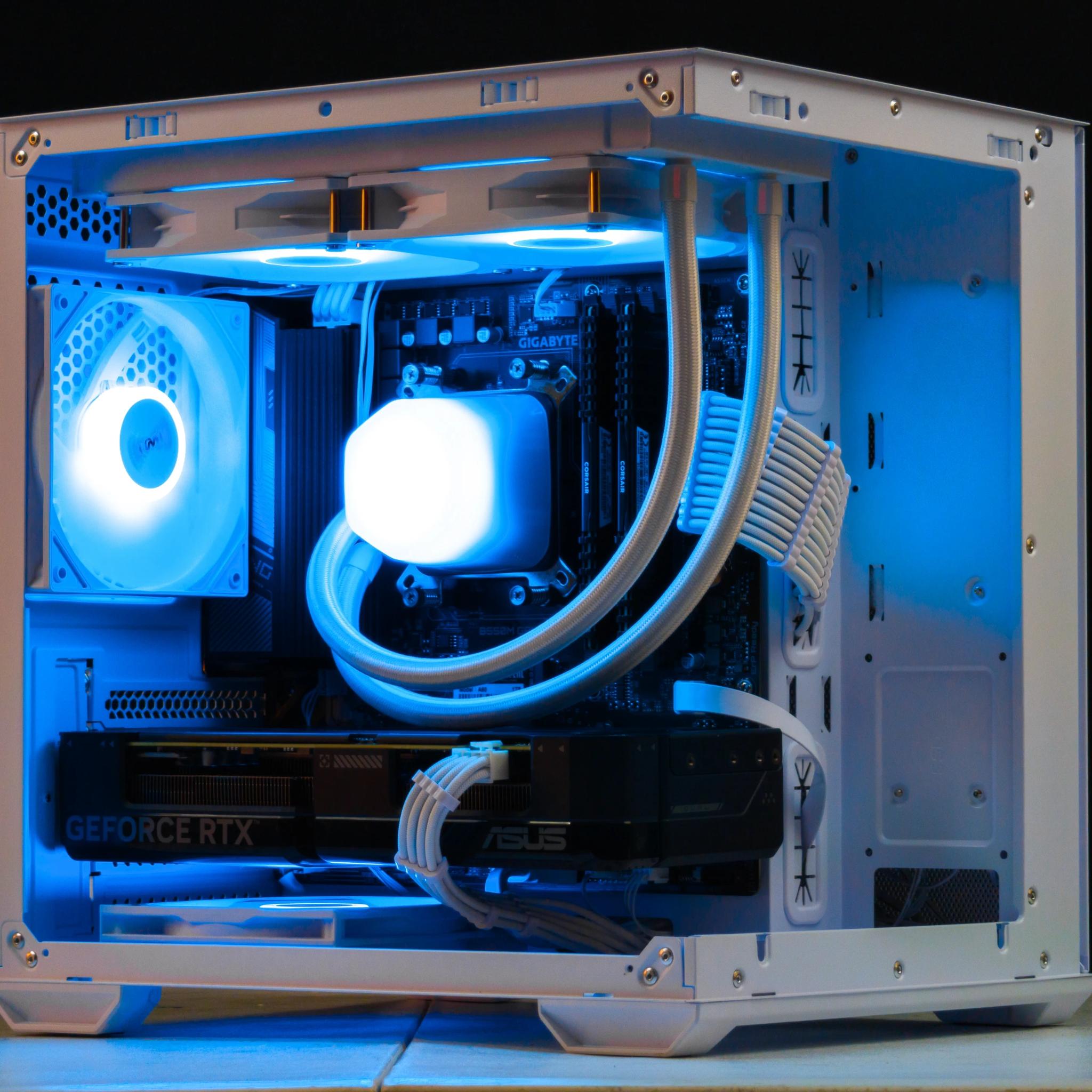 🤍🖤 RTX 4070 / Ryzen 7 5800X / 32GB Gaming PC 🖤🤍