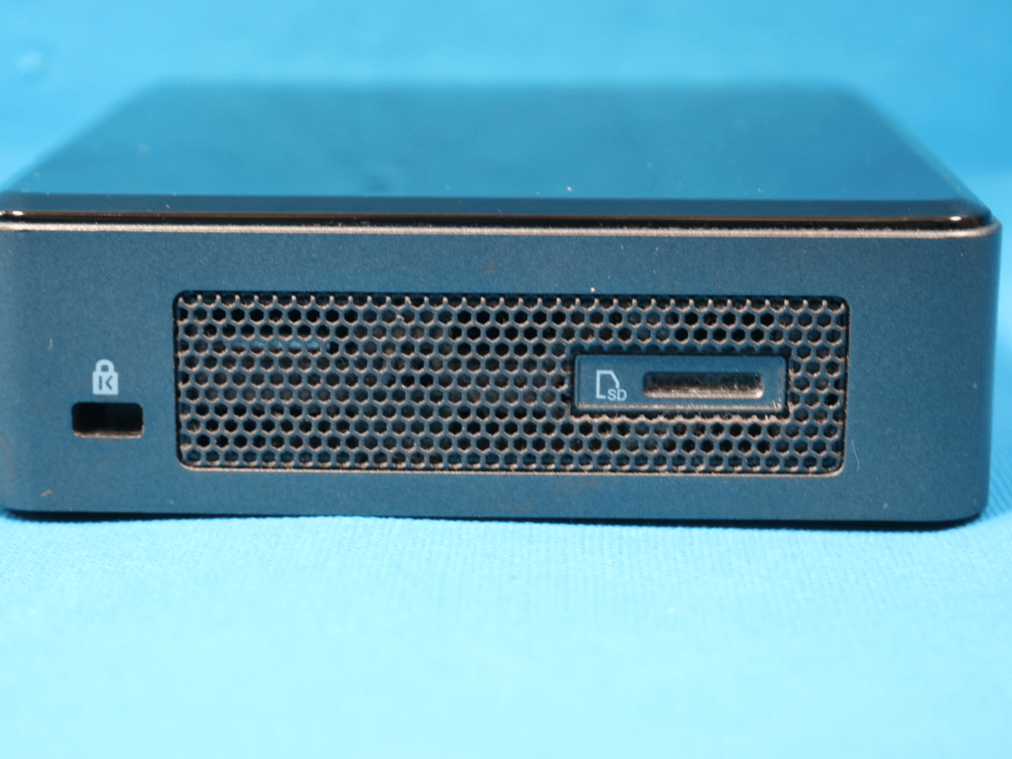 Intel NUC 8th Gen i5-8259U 2.30ghz Quad Core 16GB RAM 128GB SSD Mini PC Wifi/BT