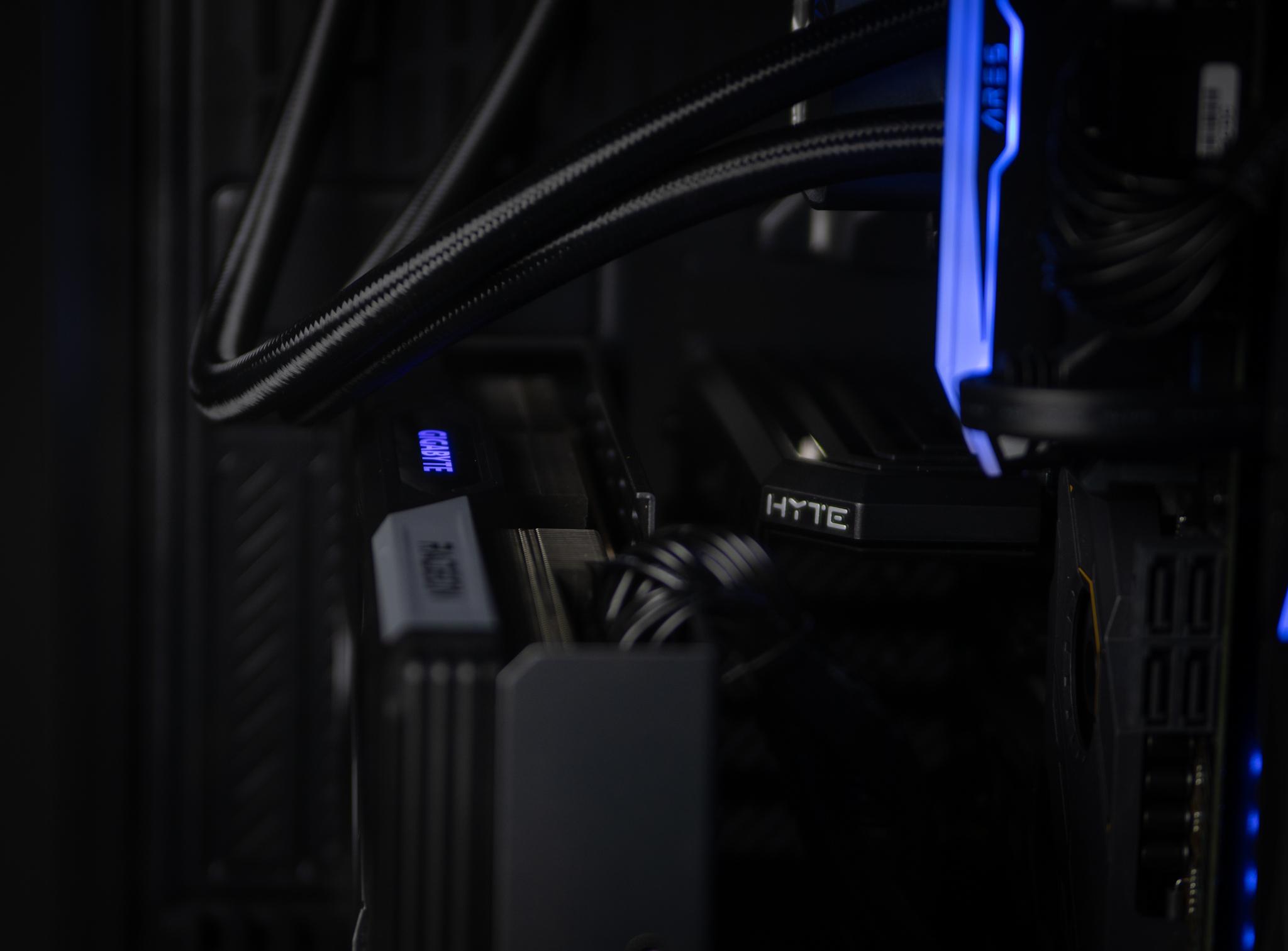“Deuxdarc” RX 7700XT Ryzen 7 32GB Windows 11 2TB Workstation Gaming PC
