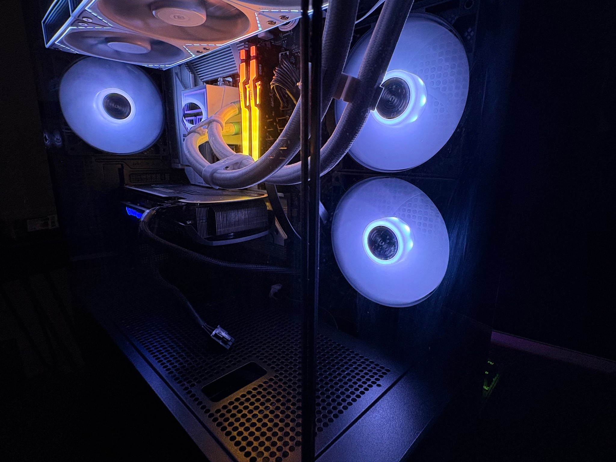 MONTECH XR BEAST(LILLY PC SHOP)