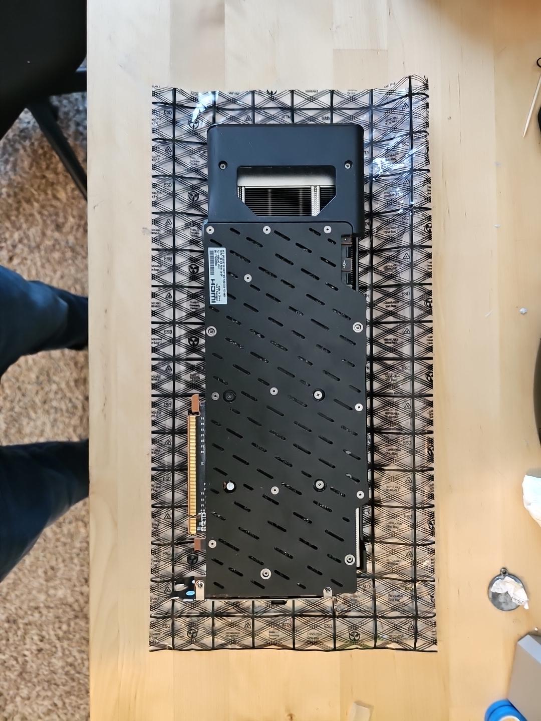 For sale: AMD XFX swift RX 6800 16gb gpu