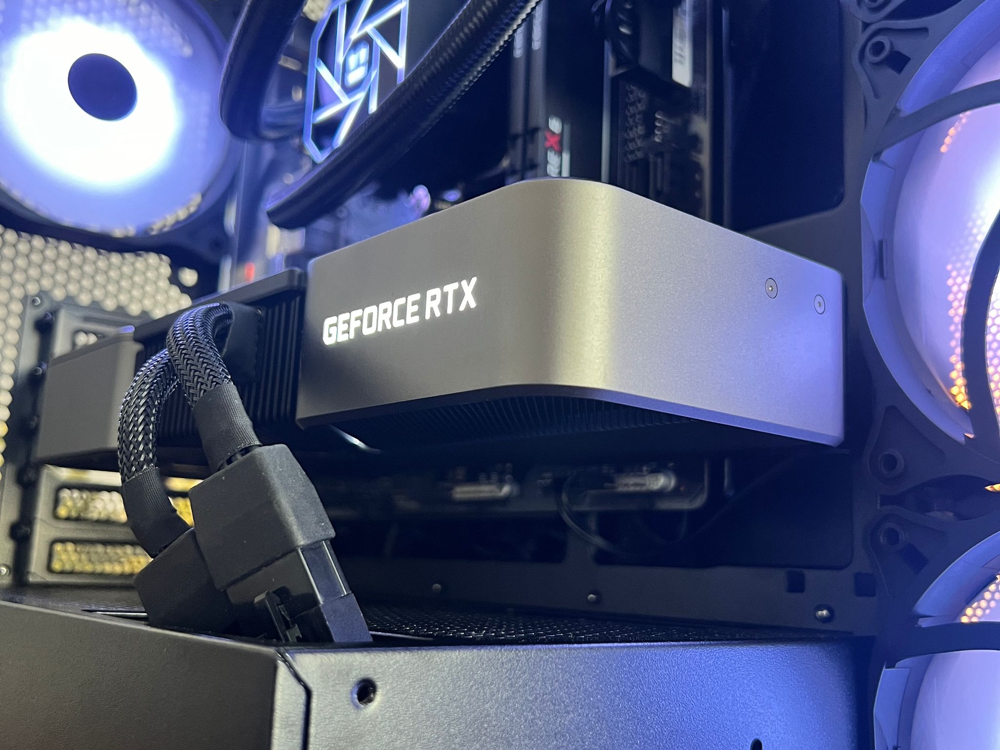 RTX 3080 | Ryzen 5 7600x | 32gb ram | 1tb m.2 SSD | Gaming PC