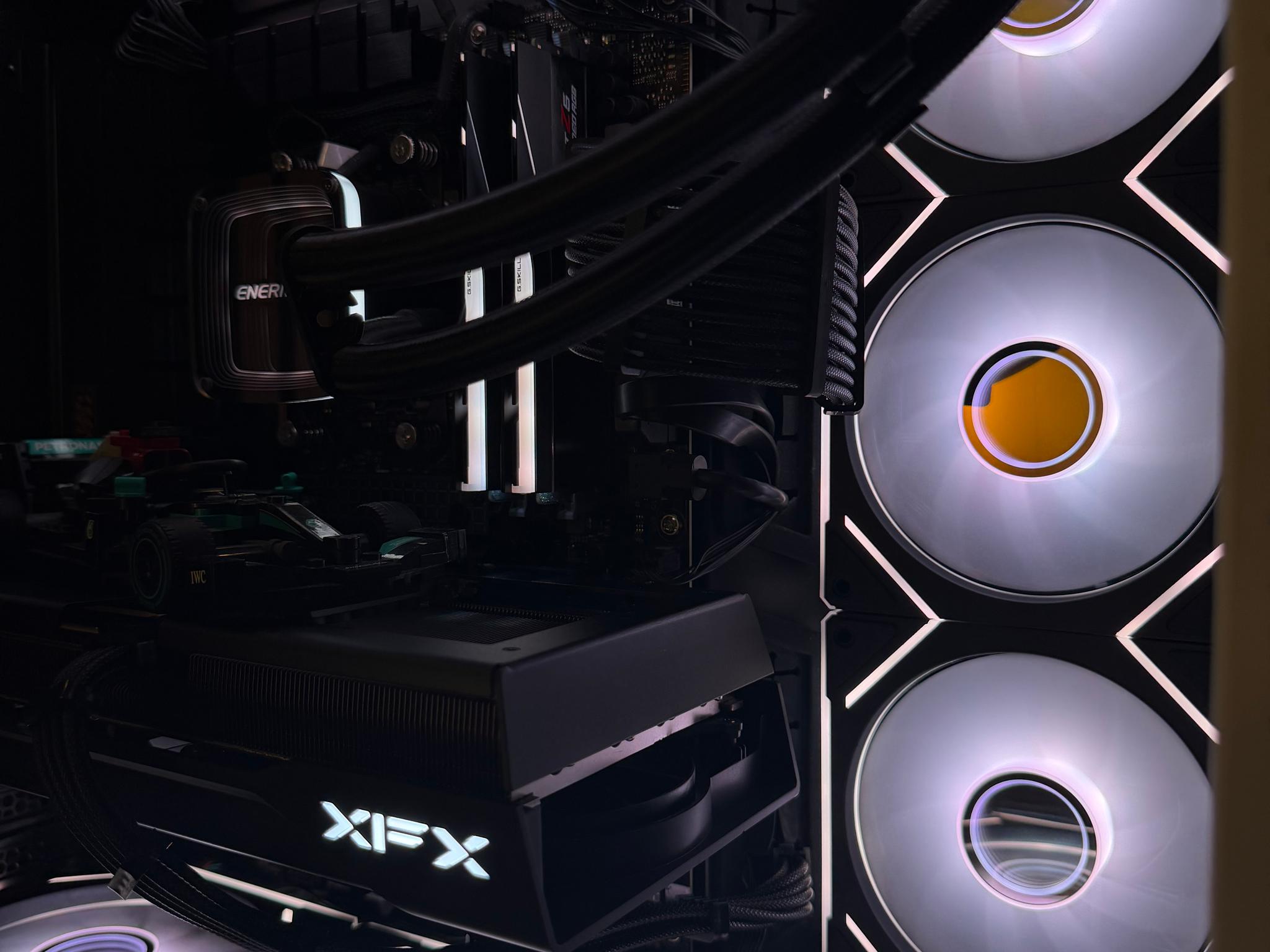 Radeon RX 9060 XT 16GB Custom Gaming PC - Ryzen 7 7700X, 32GB RAM, 1TB NVMe SSD