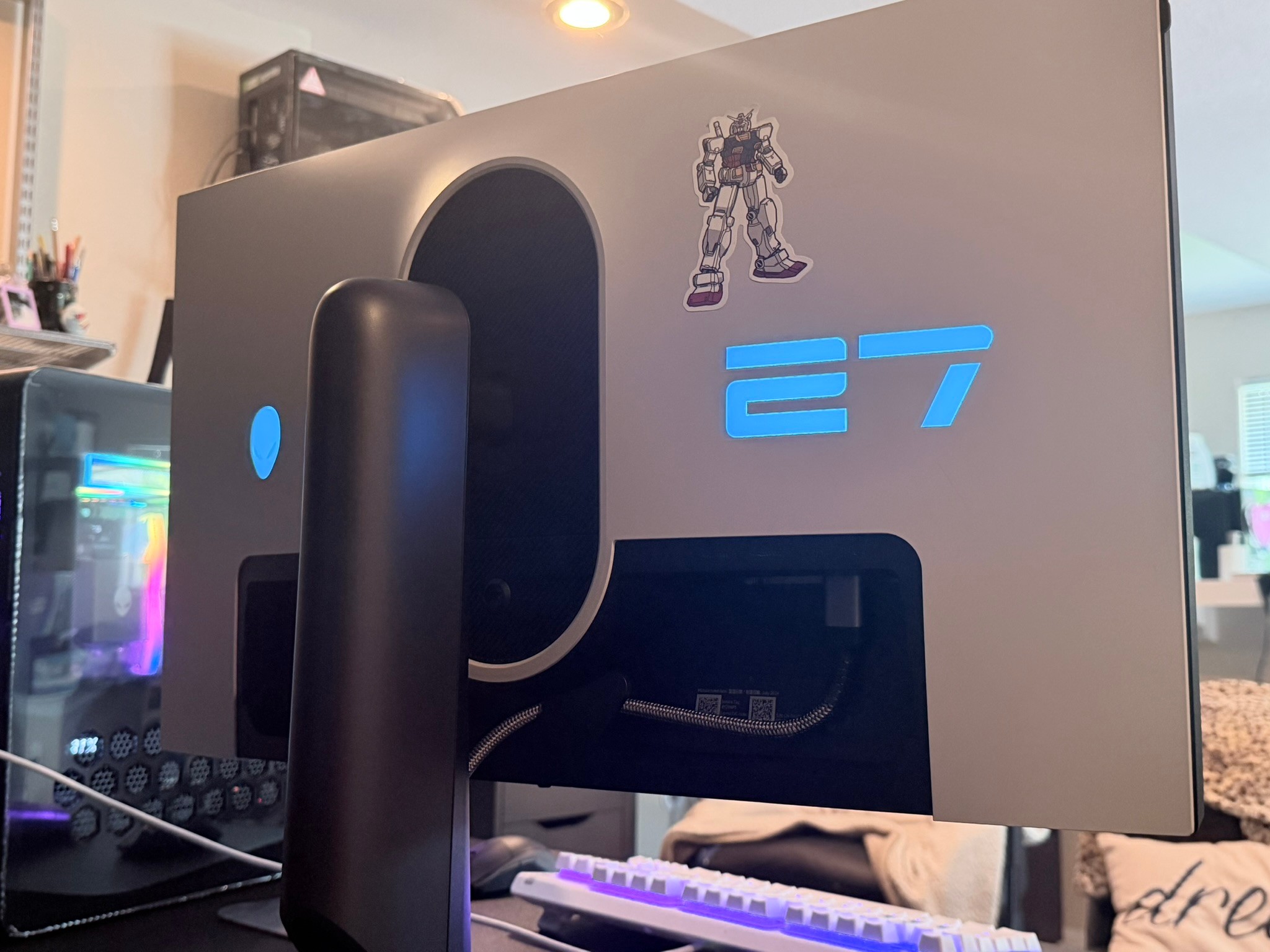 Alienware AW2723DF Gaming Monitor - 27-inch (OC up to 280hz @ 2560 x 1440)