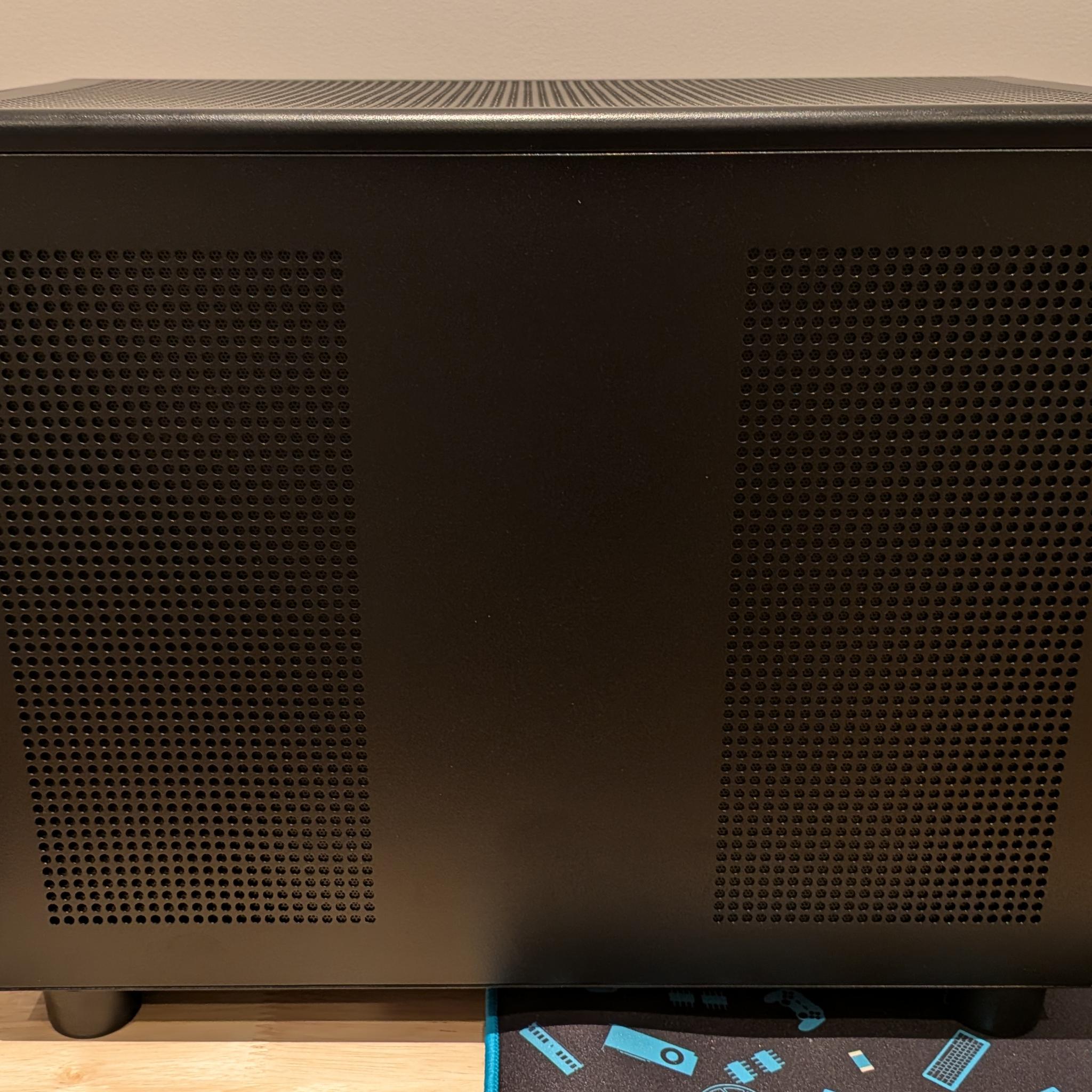 4K Aqua - RX 9070 XT, Ryzen 7 9700X, 32 GB DDR5 RAM, 2 TB Gen 4 NVME, Liquid Cooled, RGB