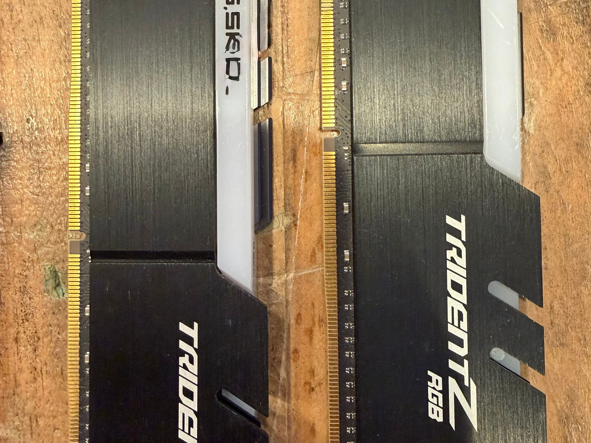 G.Skill Trident Z RGB 64GB (2x32GB) DDR4-4000 CL 18-22-22-42 1.4V