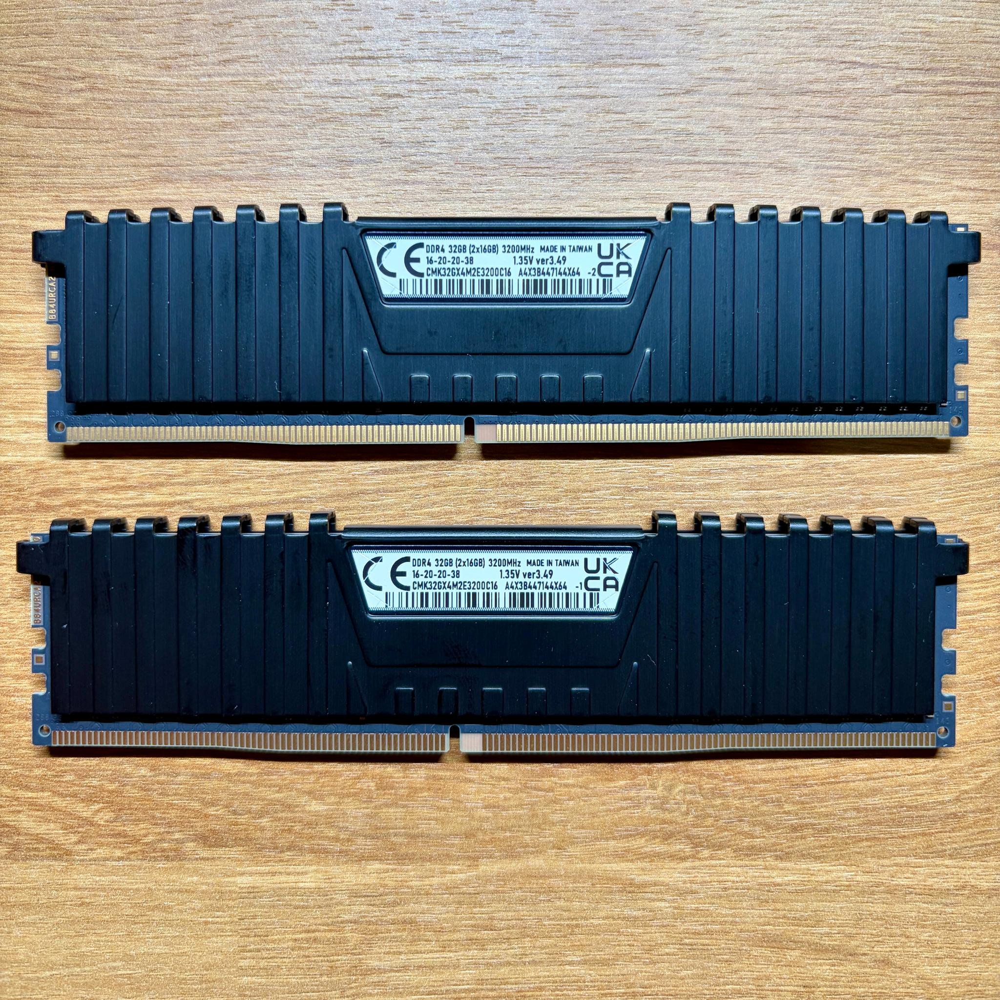 CORSAIR Vengeance LPX DDR4 RAM 32GB (2x16GB) in BLACK