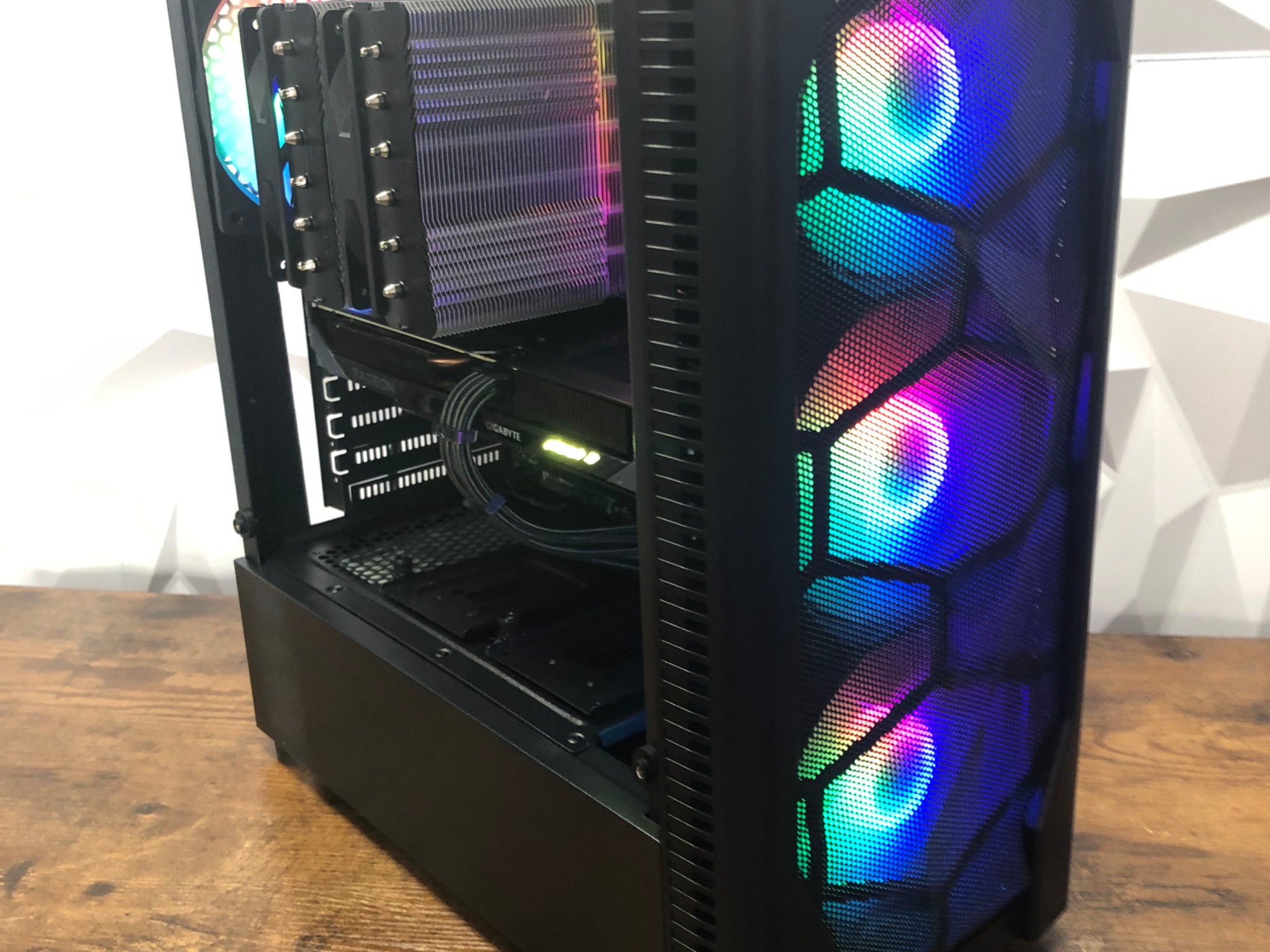 RGBEAST🌈7700X💥9060XT 16GB🌈NEW BUILD!