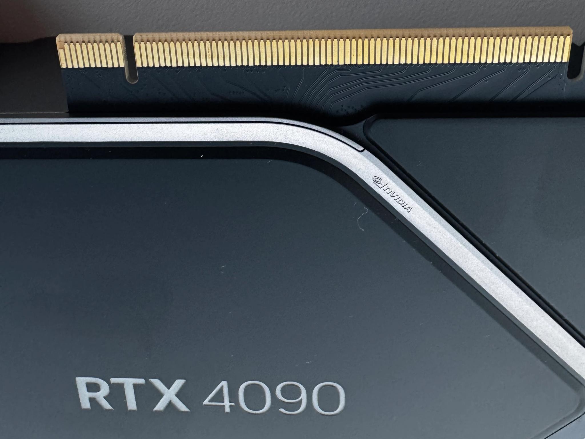 NVIDIA GeForce RTX 4090 Founders Edition | Box, 12VHPWR Adapter & Gift Receipt