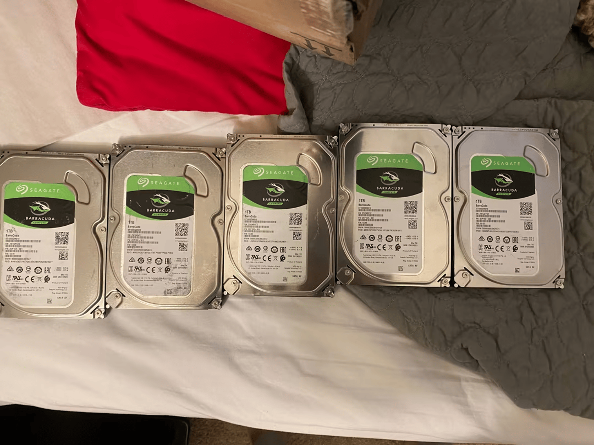 5 Seagate Barracuda Compute 1TB HDDs 7200 RPM 