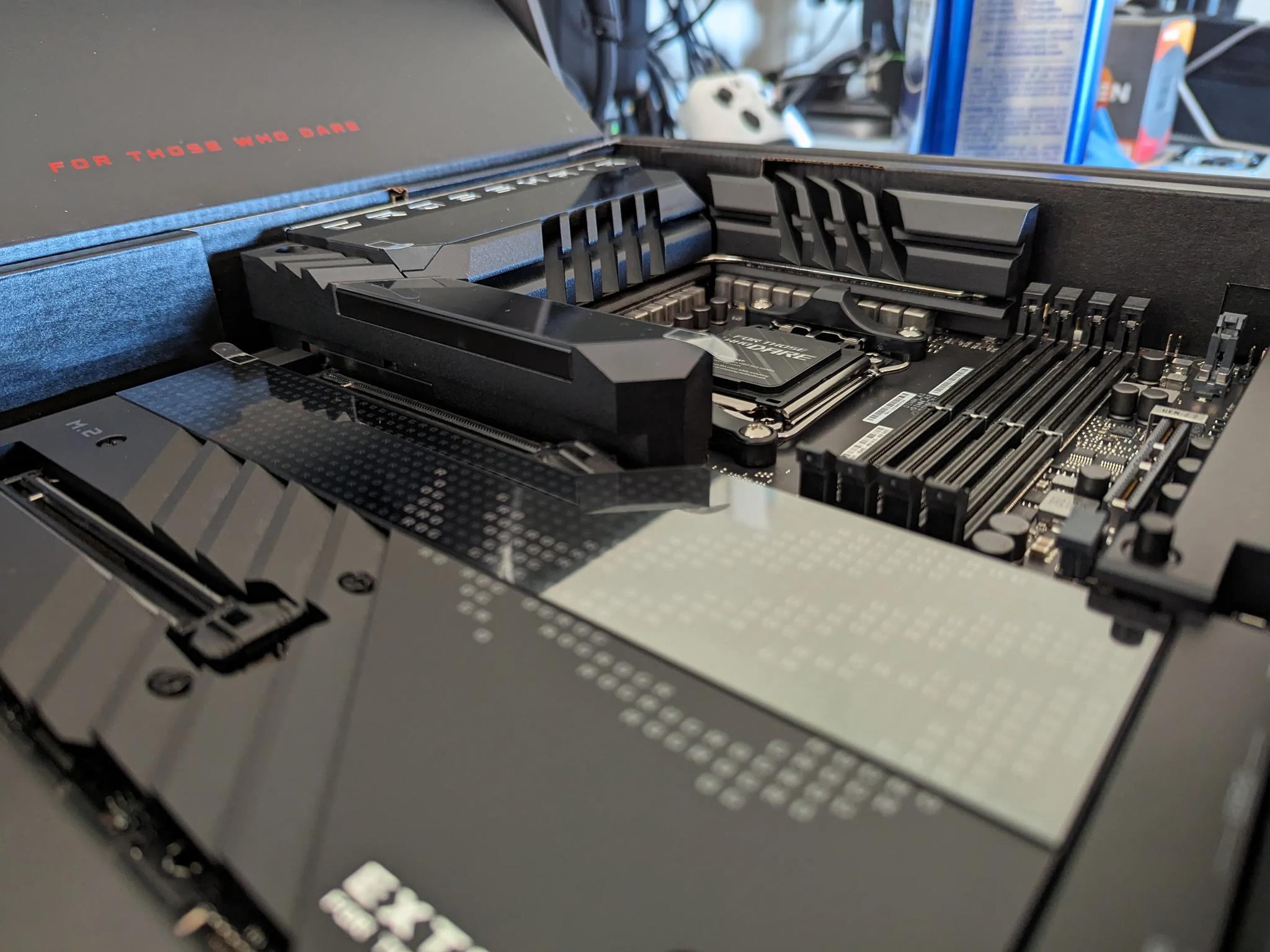 ASUS ROG CROSSHAIR X670E EXTREME MOTHERBOARD