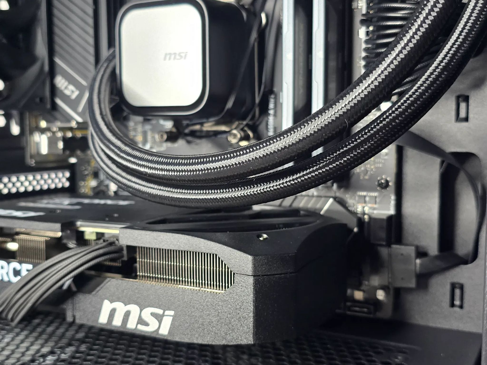 New GeForce RTX 5070 with AMD Ryzen 7600x 32GB DDR5 RAM WiFi