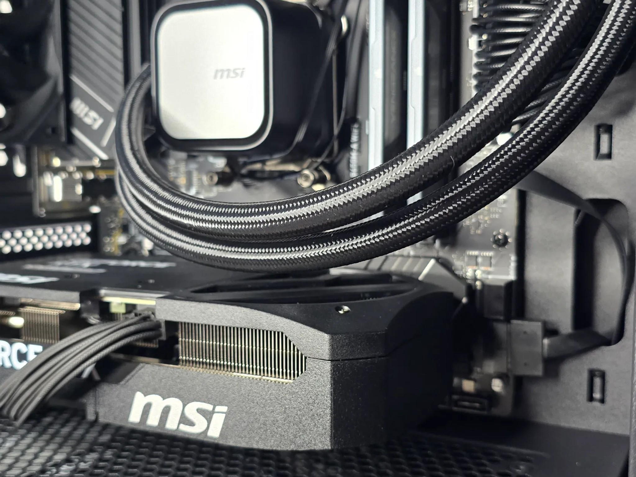 New GeForce RTX 5070 with AMD Ryzen 7600x 32GB DDR5 RAM WiFi