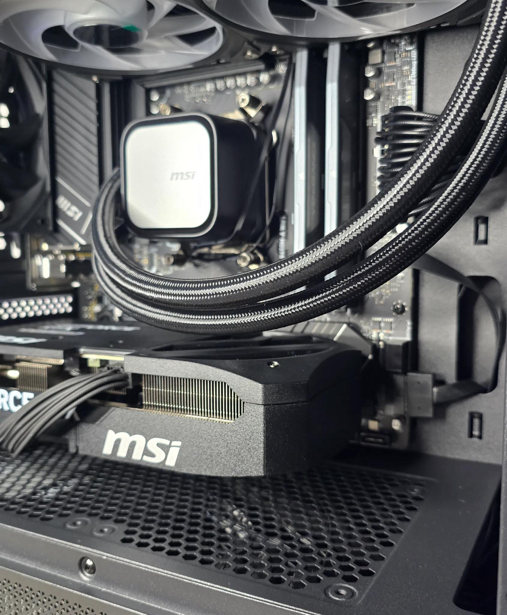 New GeForce RTX 5070 with AMD Ryzen 7600x 32GB DDR5 RAM WiFi