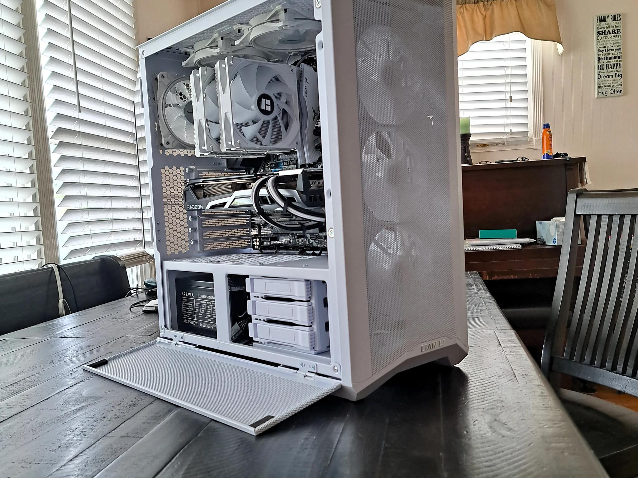|🍪The Oreo🍪| Mid-High End Gaming PC