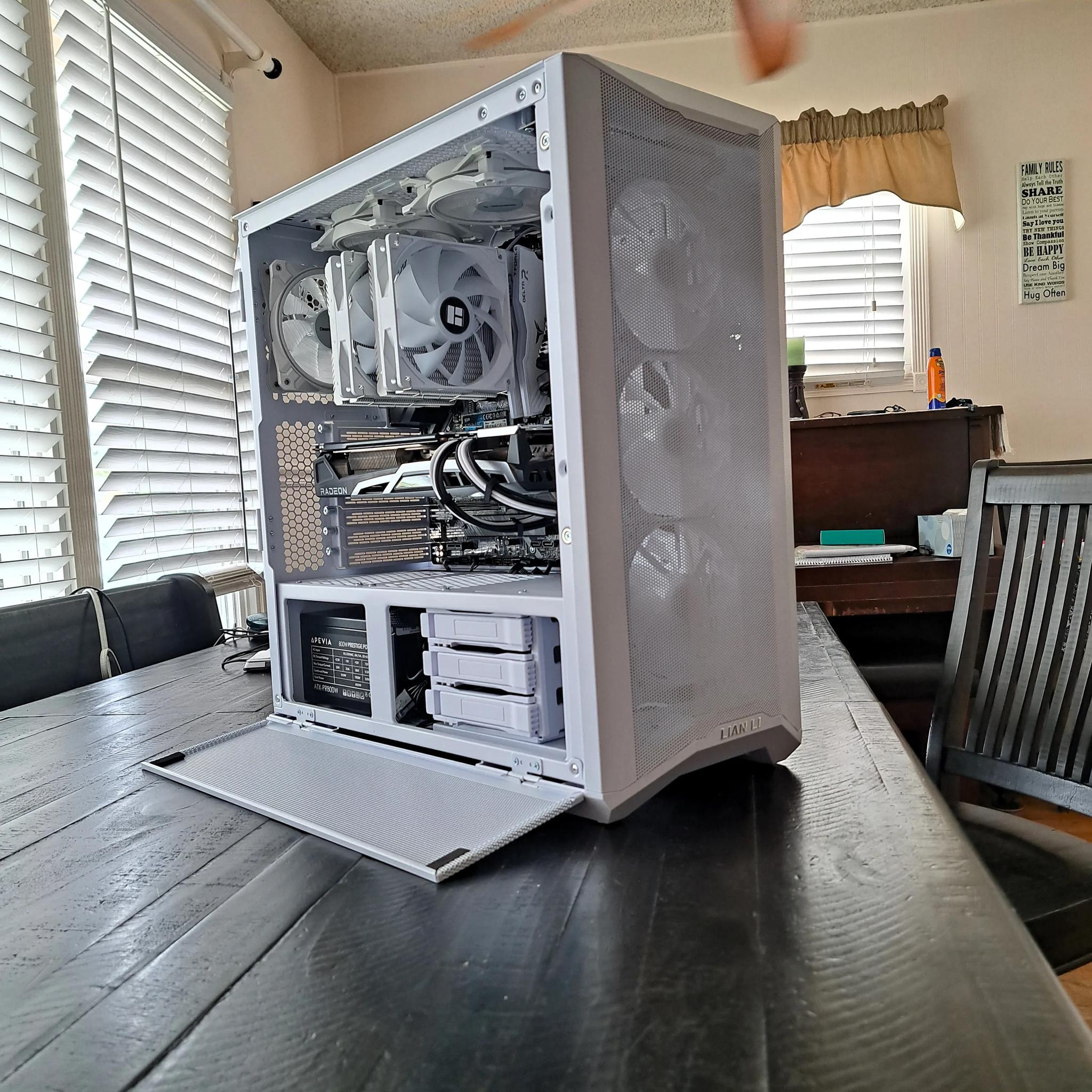 |🍪The Oreo🍪| Mid-High End Gaming PC