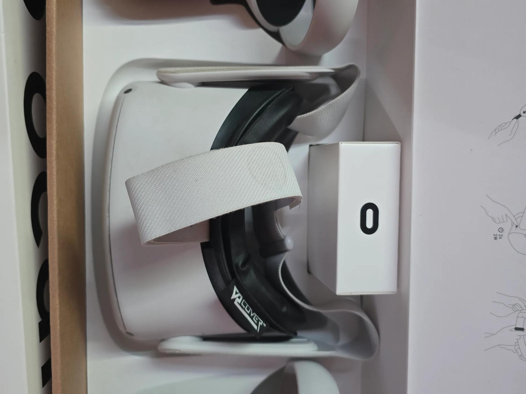 Oculus Quest 2 64GB Fairly Used Minimal Issues