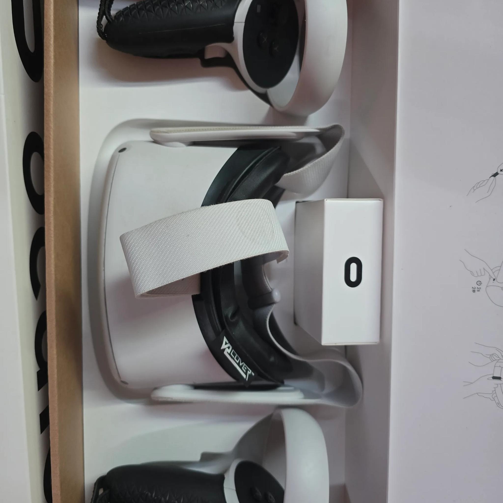 Oculus Quest 2 64GB Fairly Used Minimal Issues