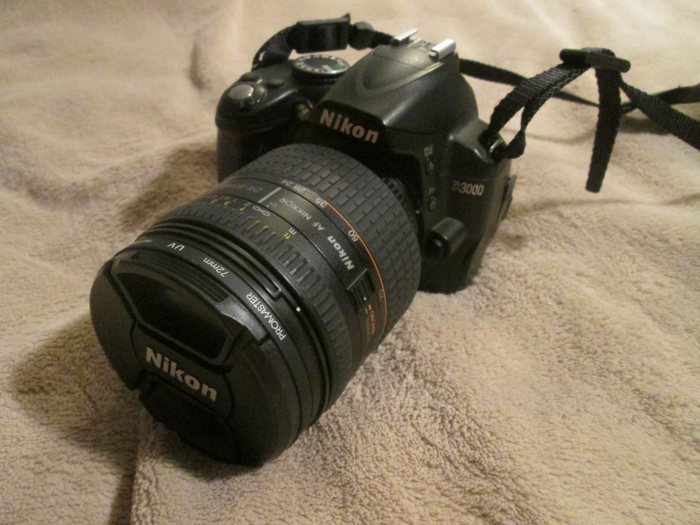 Nikon D3000 With Bag And Accessories