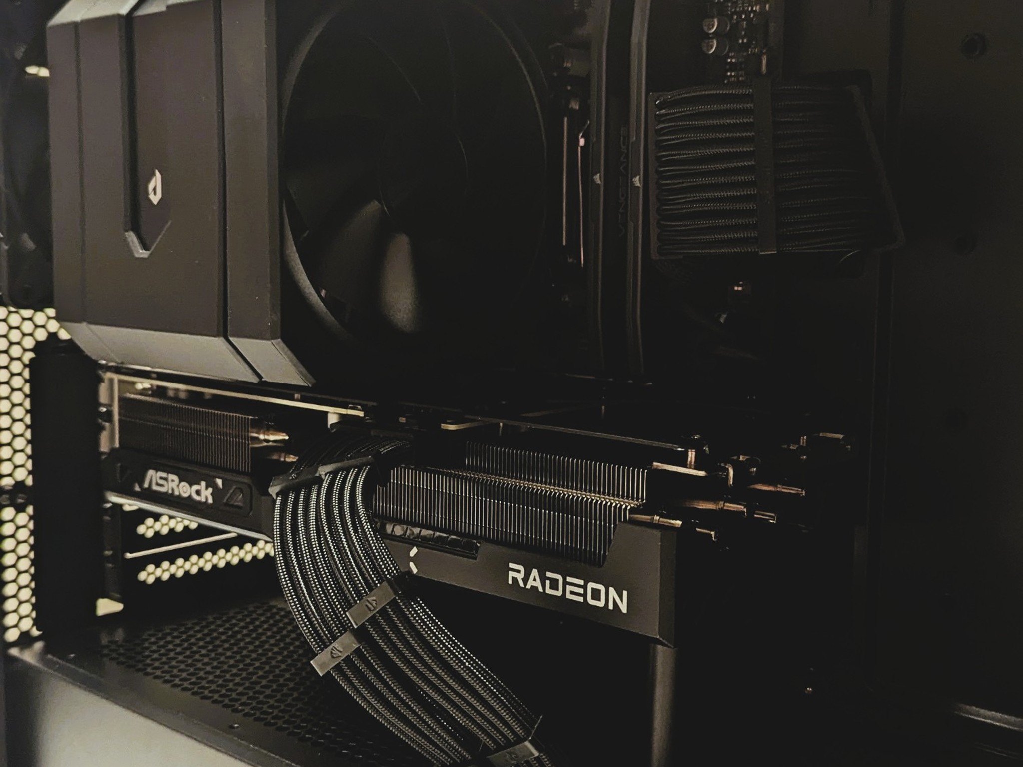 Blackout Gaming PC - Ryzen 9600X | RX 9070 XT 16GB | 1TB SSD| 16GB DDR5 6000 CL 30| WIFI+BT|