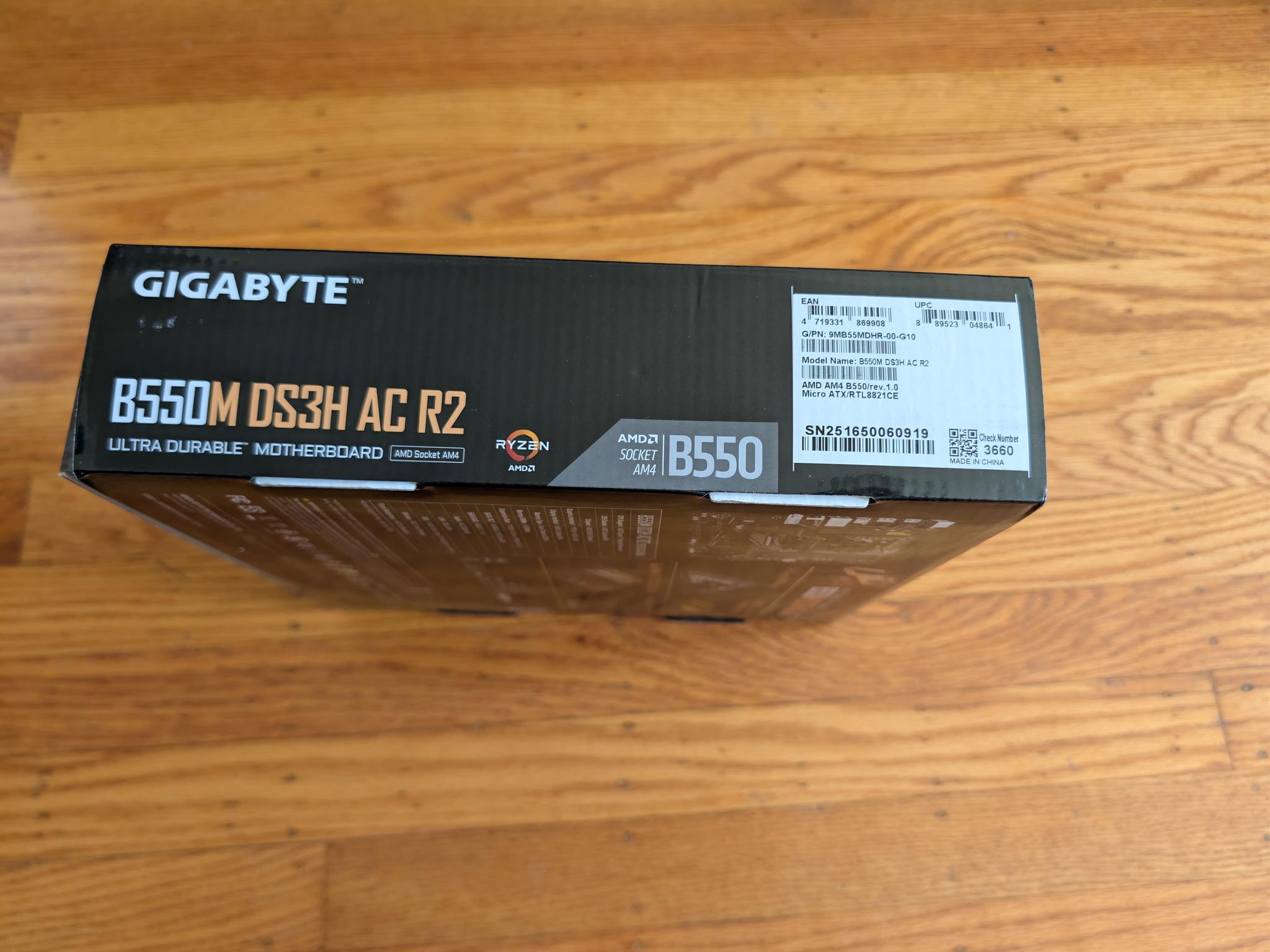 [BNIB]Gigabyte B550M DS3H AC R2 mATX Motherboard + AMD Wraith Prism RGB Cooler Bundle