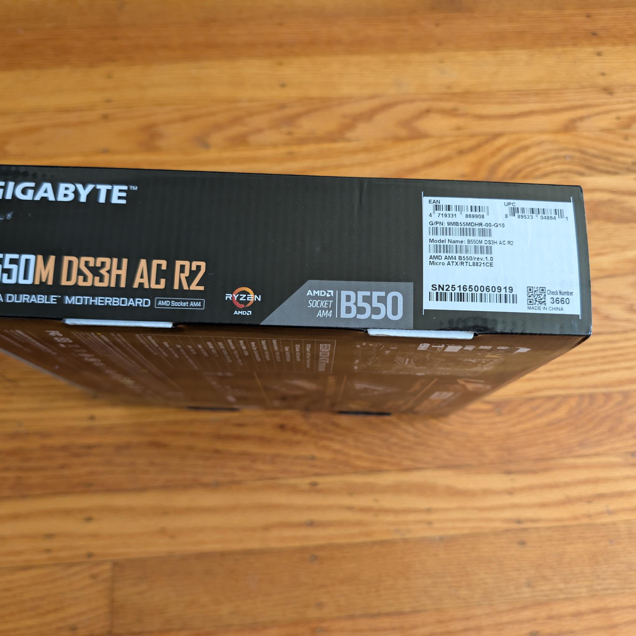 [BNIB]Gigabyte B550M DS3H AC R2 mATX Motherboard + AMD Wraith Prism RGB Cooler Bundle
