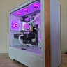 🌲❄️ Timber Frost | RTX 5060 | Ryzen 5 7600 | 32GB DDR5 | Wood Edition Gaming PC 🤍🌲/C/