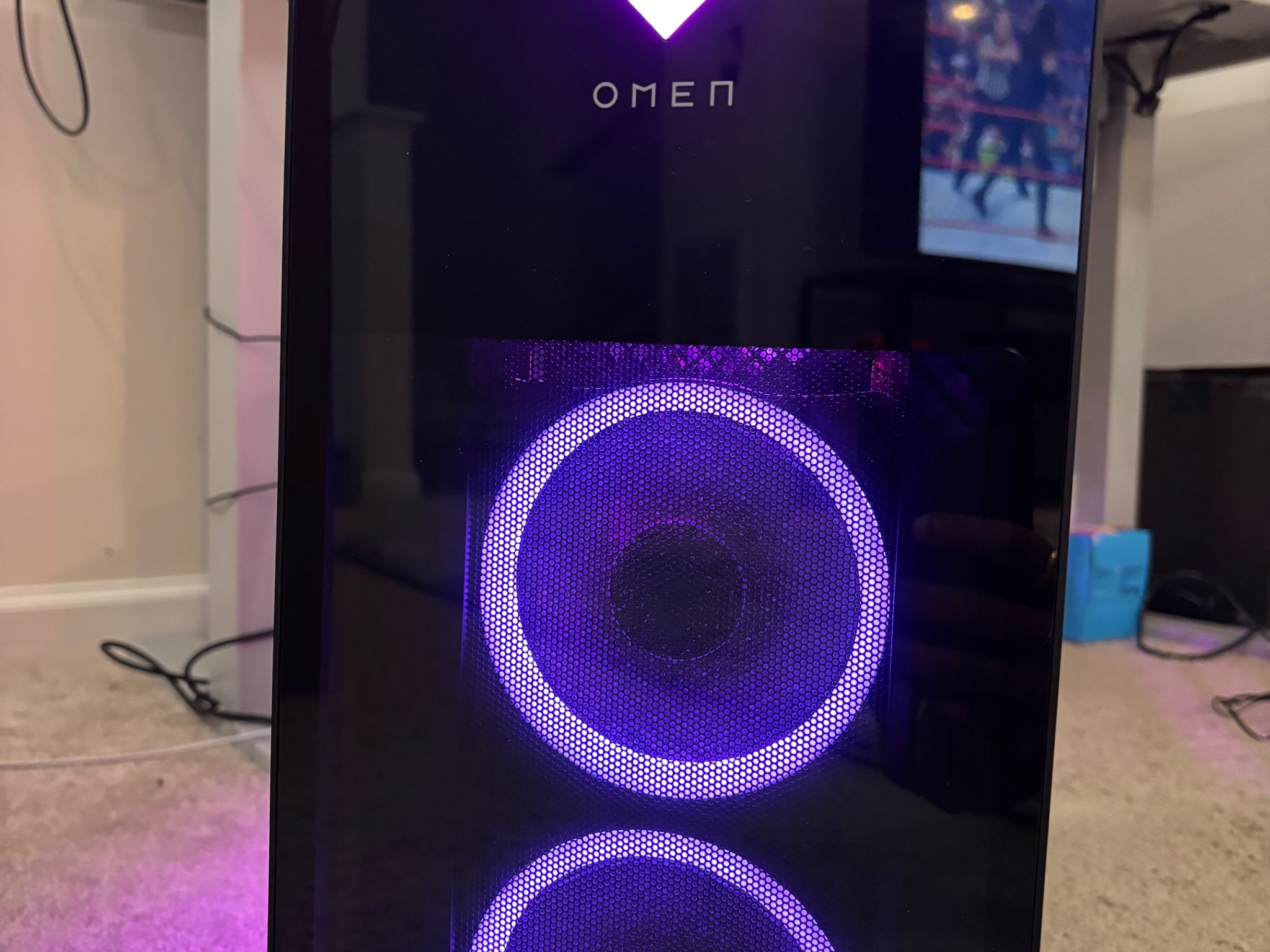 HP OMEN 40L Desktop Gaming Beast - Intel I7-13700,16GB DDR5 5200MHZ,512GB Gen4 SSD,AMD RX 7700XT