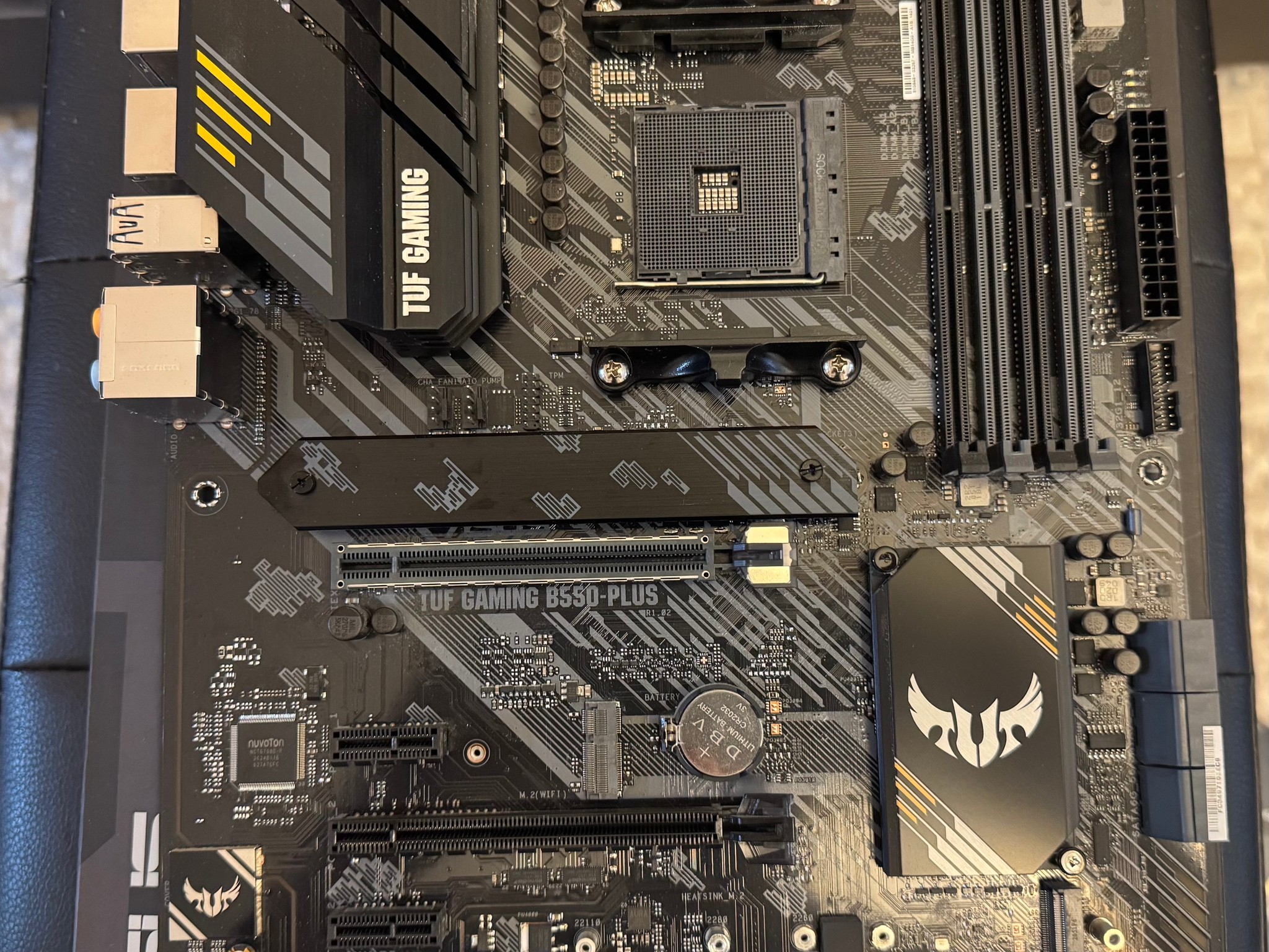 BUNDLE Asus TUF GAMING B550-PLUS | AMD Ryzen 5 5600x | Crucial Ballistix 16GB (2 x 8GB) DDR4 3200MHz