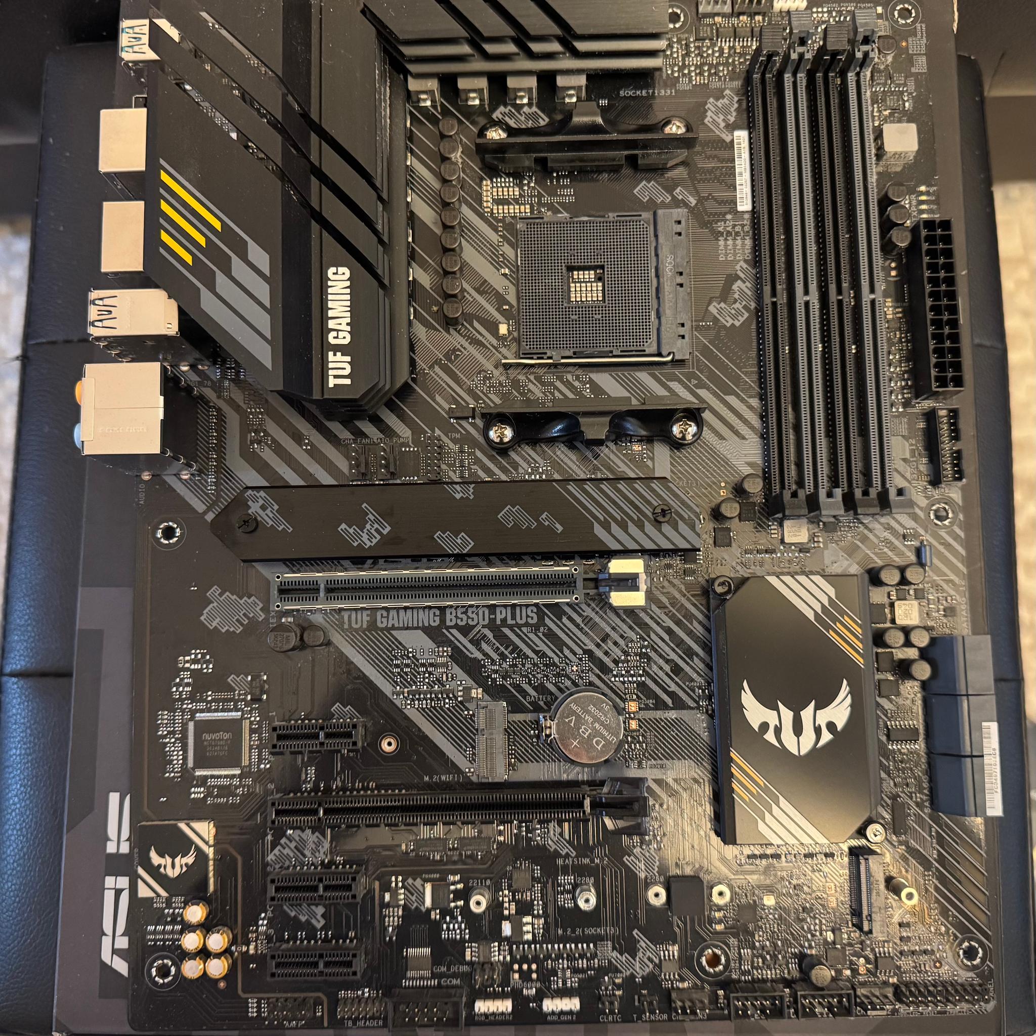 BUNDLE Asus TUF GAMING B550-PLUS | AMD Ryzen 5 5600x | Crucial Ballistix 16GB (2 x 8GB) DDR4 3200MHz