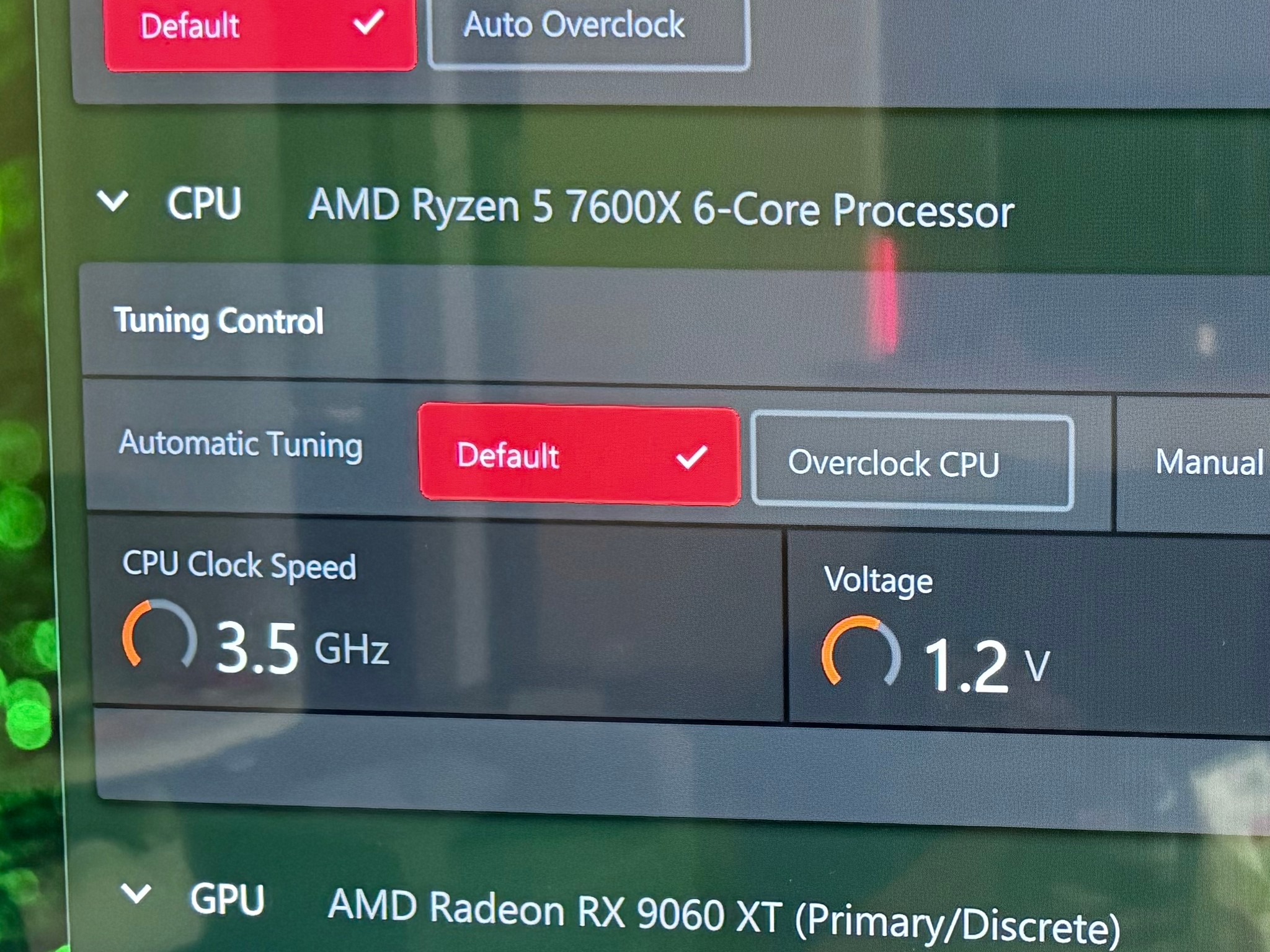 New White & Black Gaming PC | Ryzen 5 7600X | RX 9060 XT | 32GB DDR5 | PCIe 5.0 | 360MM AIO