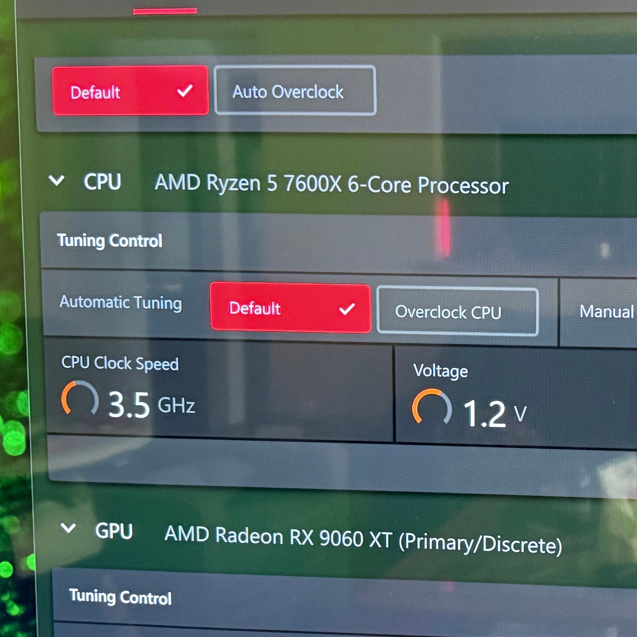 New White & Black Gaming PC | Ryzen 5 7600X | RX 9060 XT | 32GB DDR5 | PCIe 5.0 | 360MM AIO