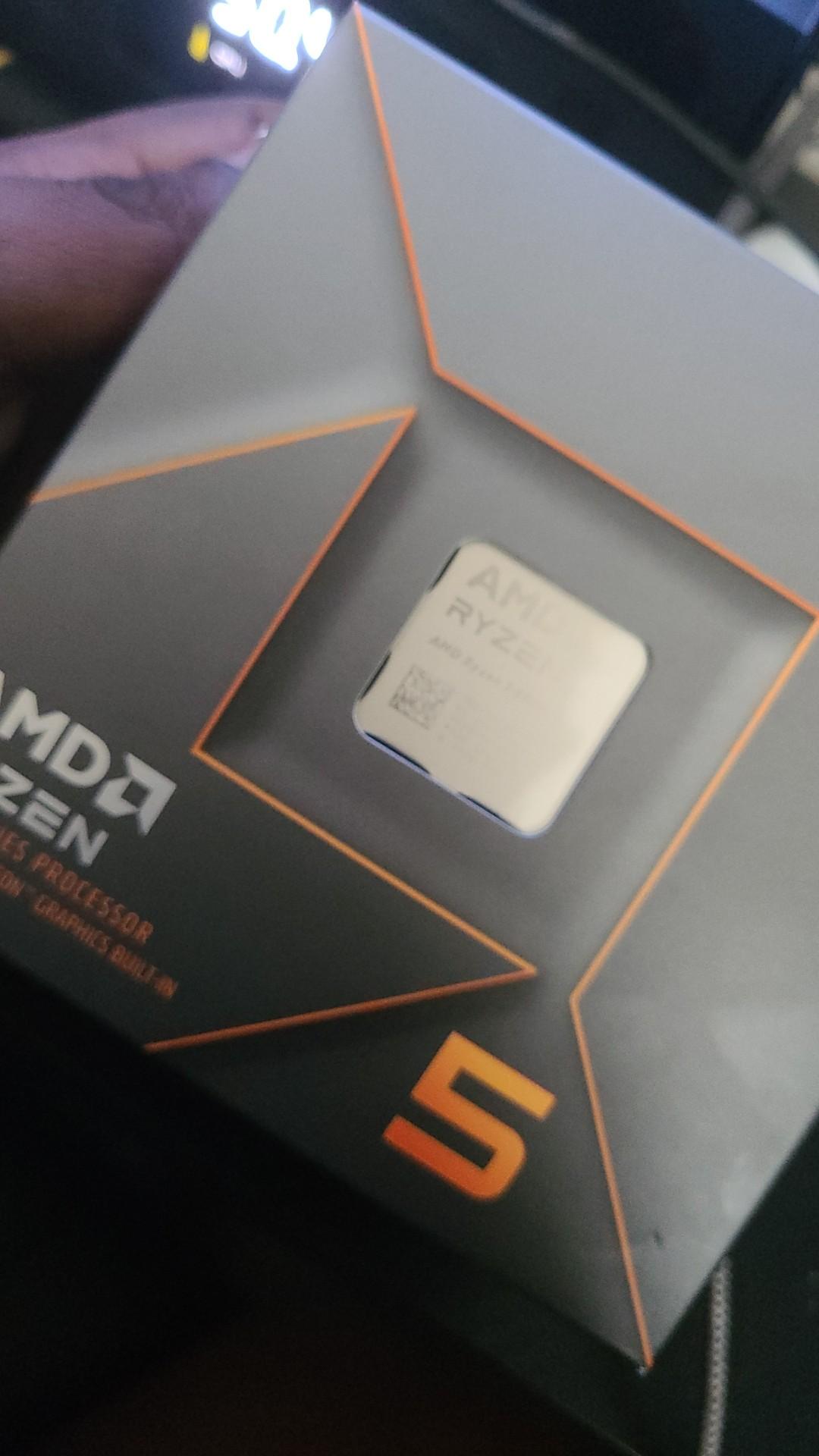 AMD Ryzen 5 8500G brand new unused