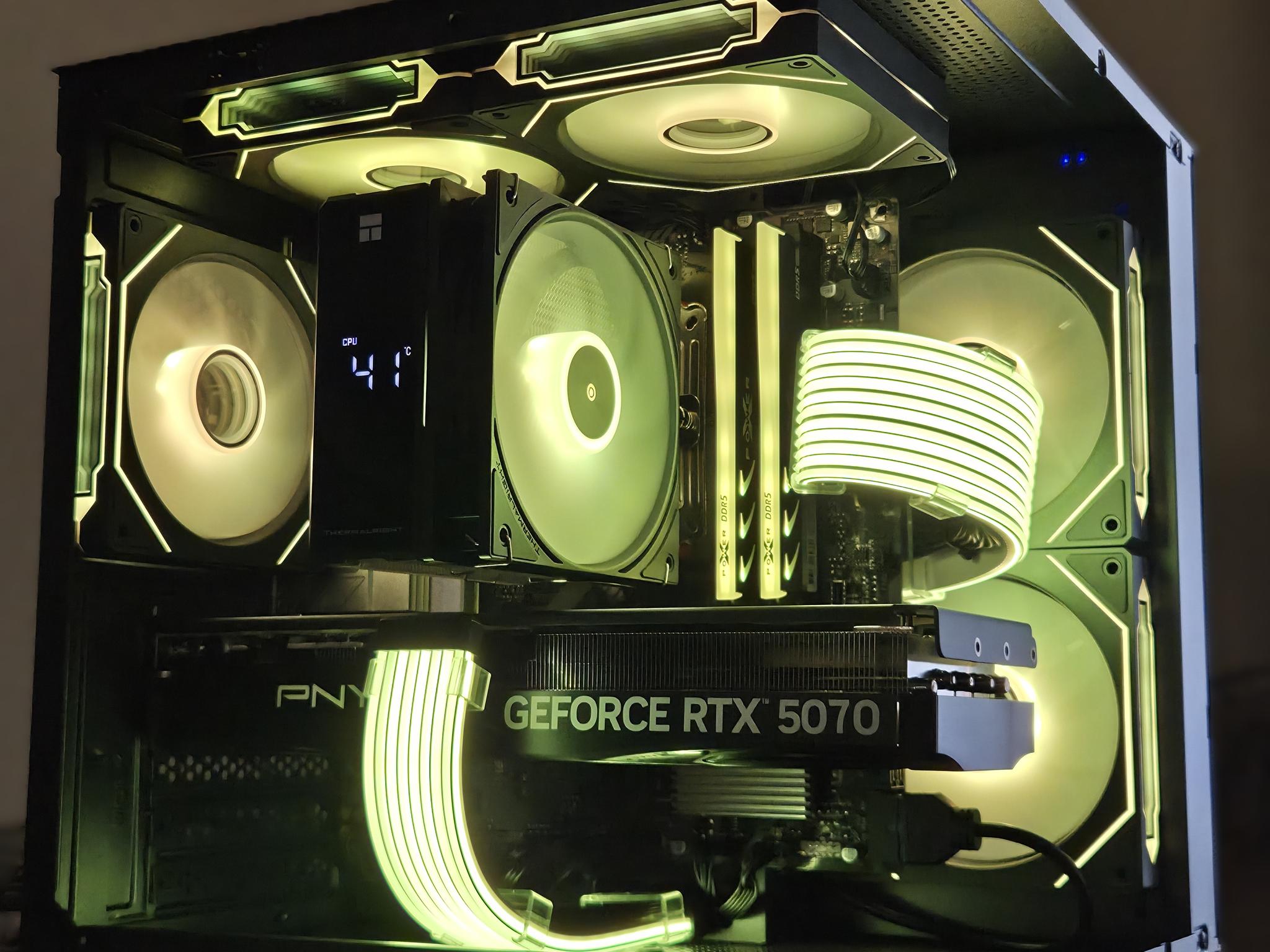 Mini Boss!👑– Ryzen 5 7500F + RTX 5070 | 32GB DDR5 6000 | 1TB Gen4 NVMe | Temp Display!