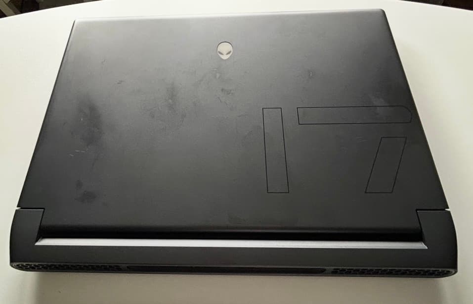 Alienware M17 R5 17.3'' (1TB SSD. AMD Ryzen 9 6900HX, 4.9GHz 32GB RAM) Laptop