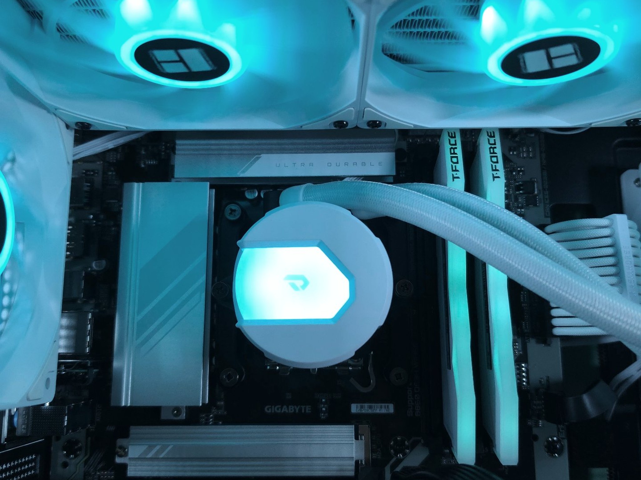 RTX 4070 Ti Super 💚 Core Ultra 7 265F