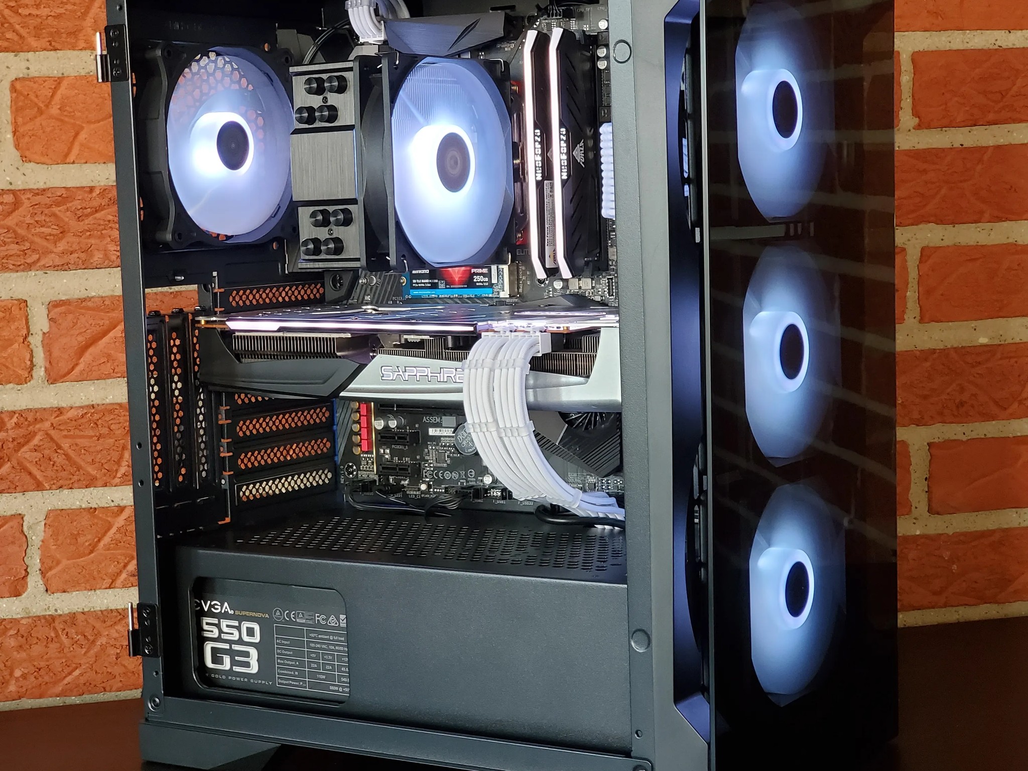 GAMING PC // RX 5700XT // RYZEN 5 // 16GB RAM
