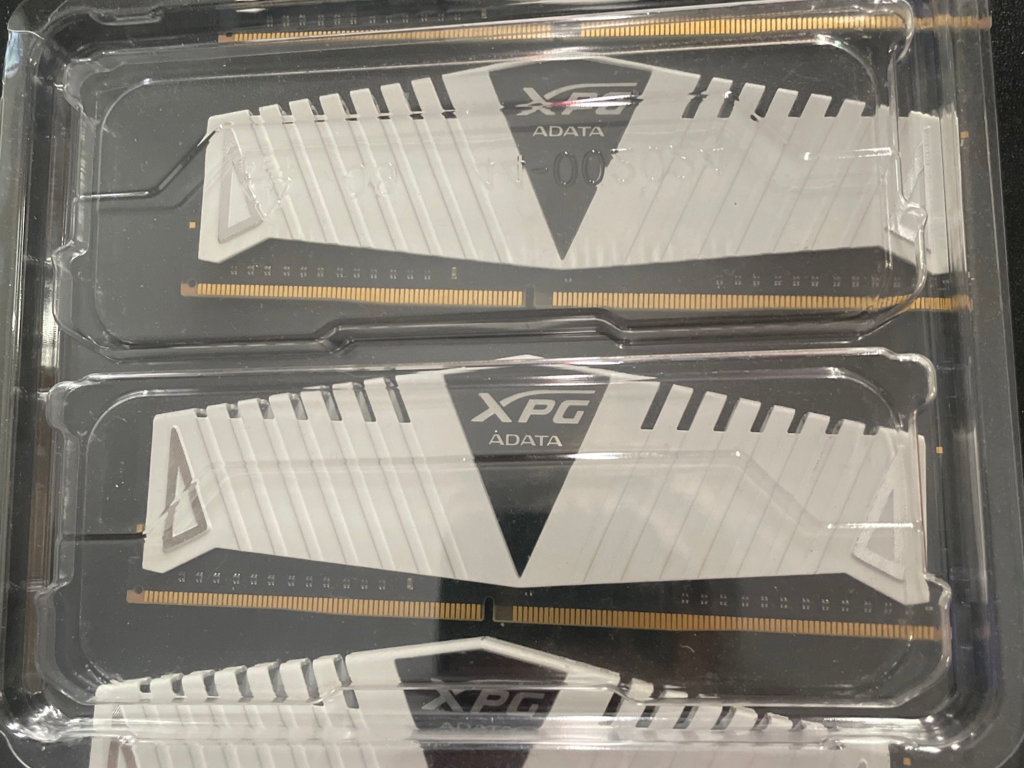 XPG ADATE 8gb 3200mhz DDR4 (4x8gb)