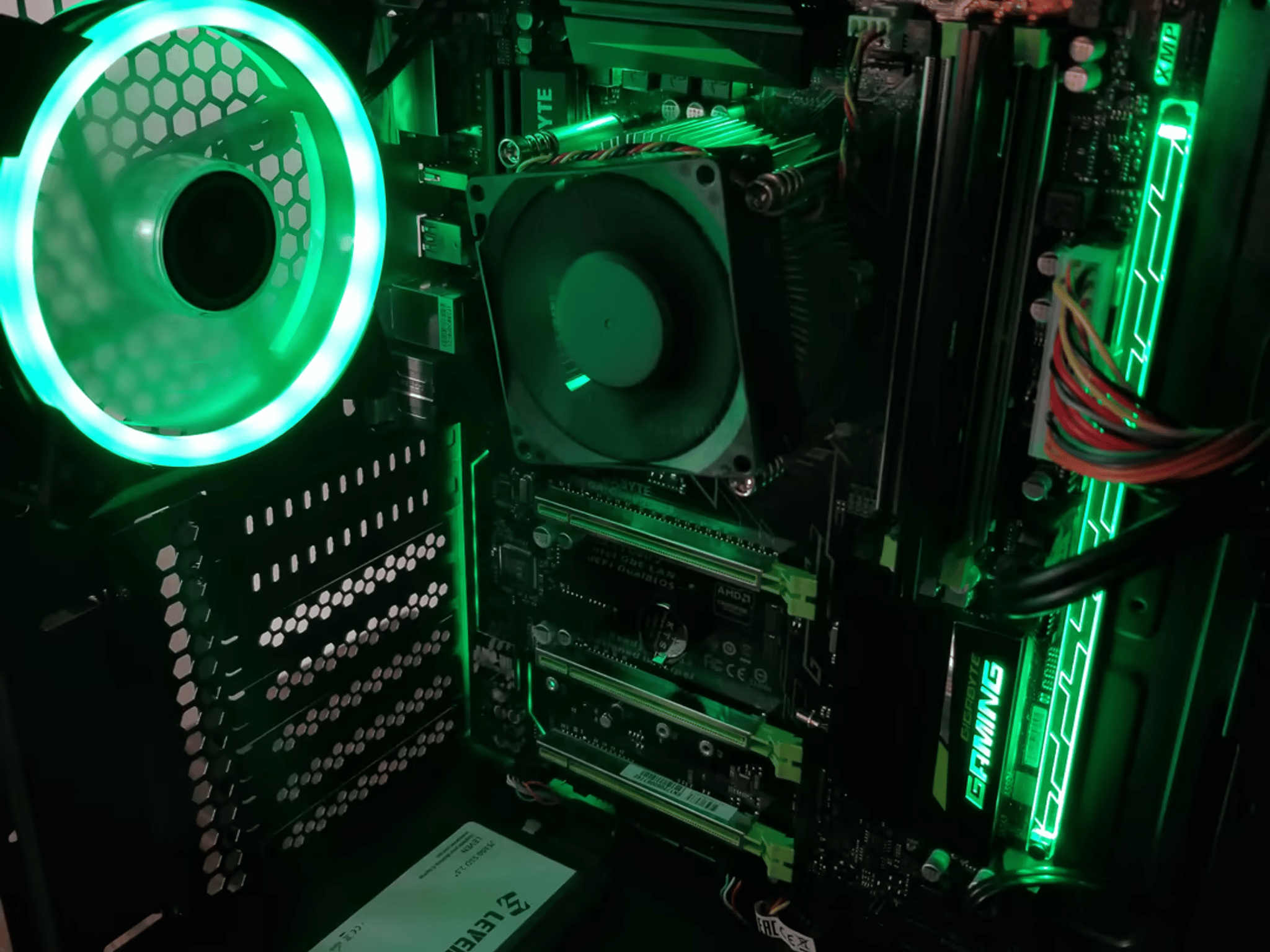 Intel Core i5 6500 UpTo 3.6GHz w/ Intel HD Graphics 530 // Team Group 8GB 2400MHz // Levin 120GB SSD