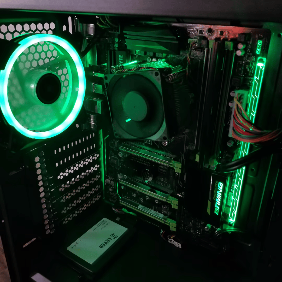 Intel Core i5 6500 UpTo 3.6GHz w/ Intel HD Graphics 530 // Team Group 8GB 2400MHz // Levin 120GB SSD