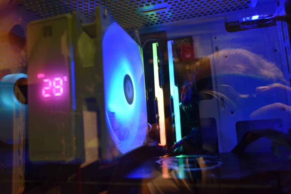 Gaming PC Intel I 5 9400 RAM 16 GB RGB GPU RTX 2070 8 gb 512 GB NVME 500 GB HHD+