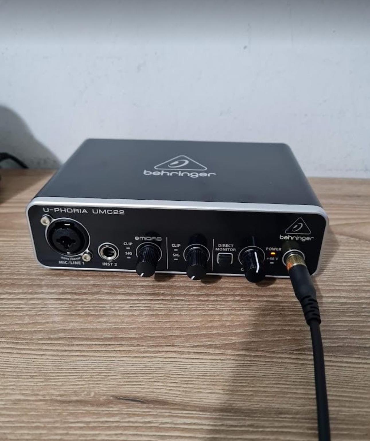 Behringer U-Phoria UMC22 USB Audio Interface