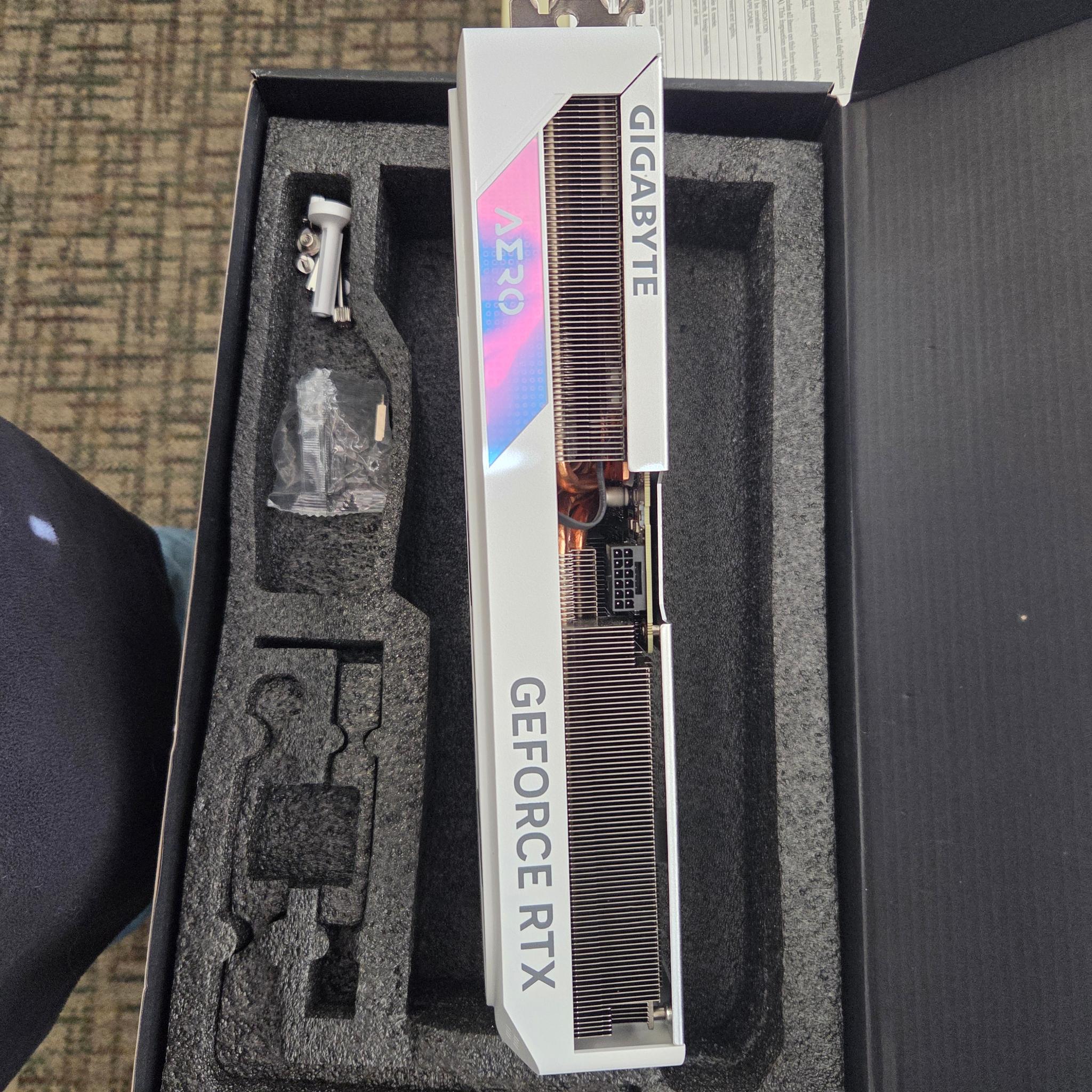 GIGABYTE AERO OC GeForce RTX 4070 Ti SUPER